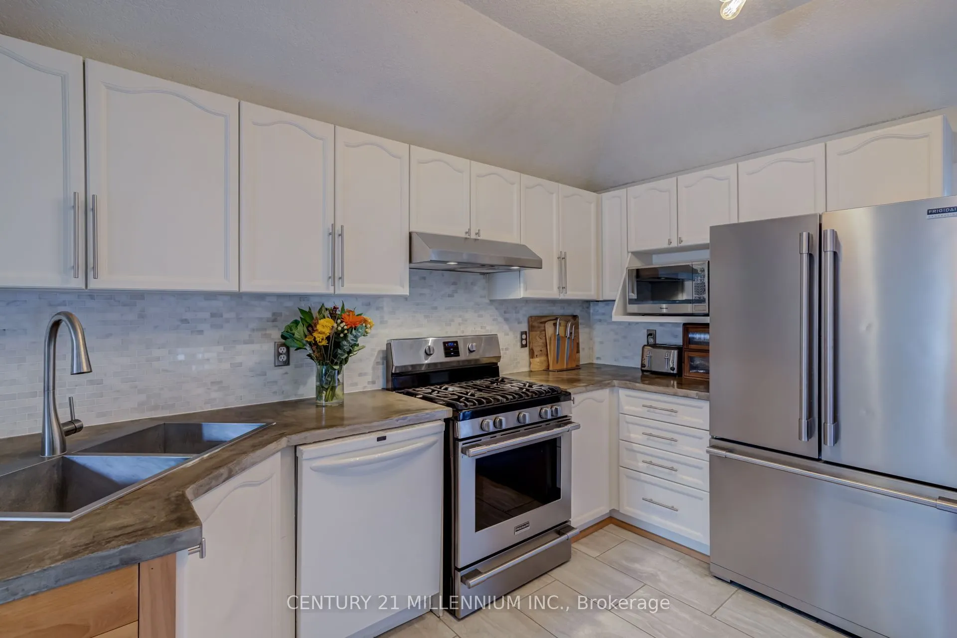 125 Jelly Street N