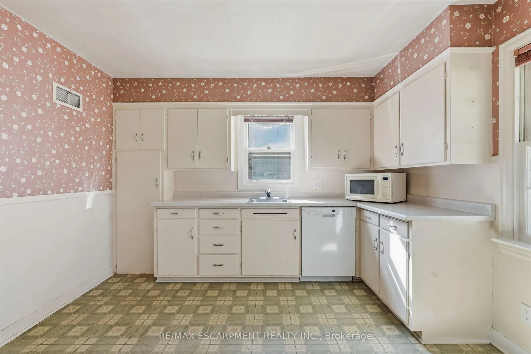 55 Lakeview Avenue