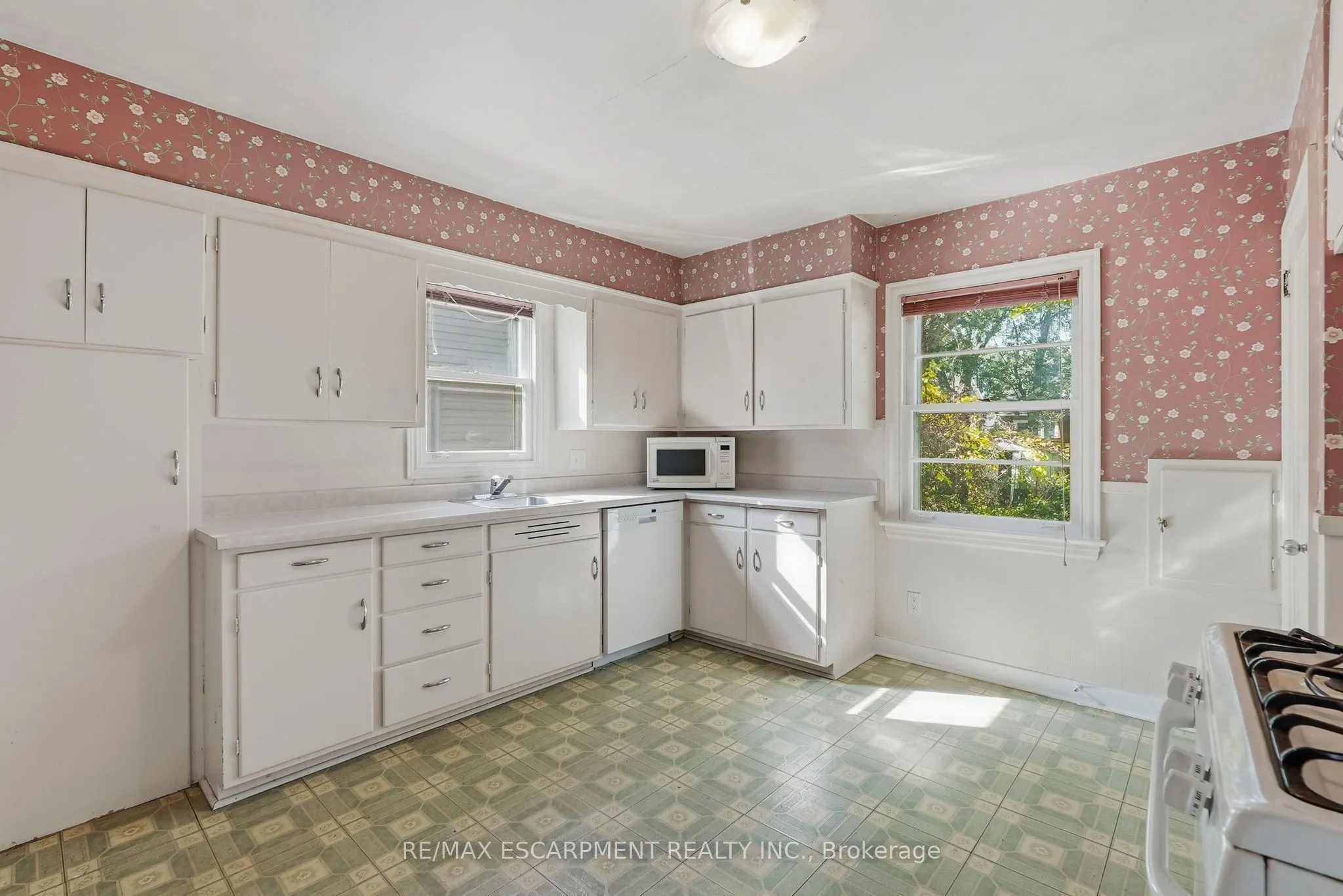 55 Lakeview Avenue