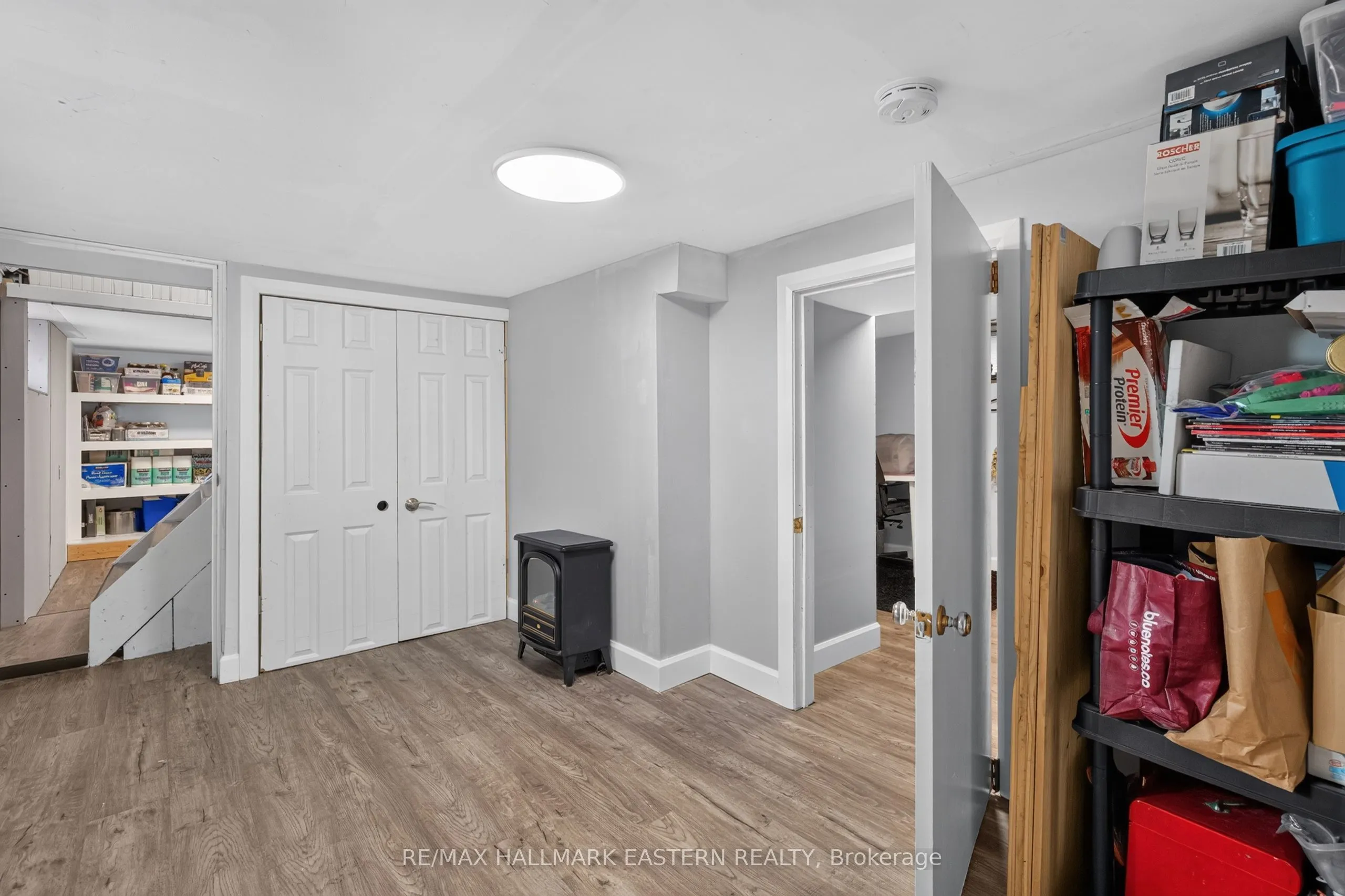 563 Howden Street