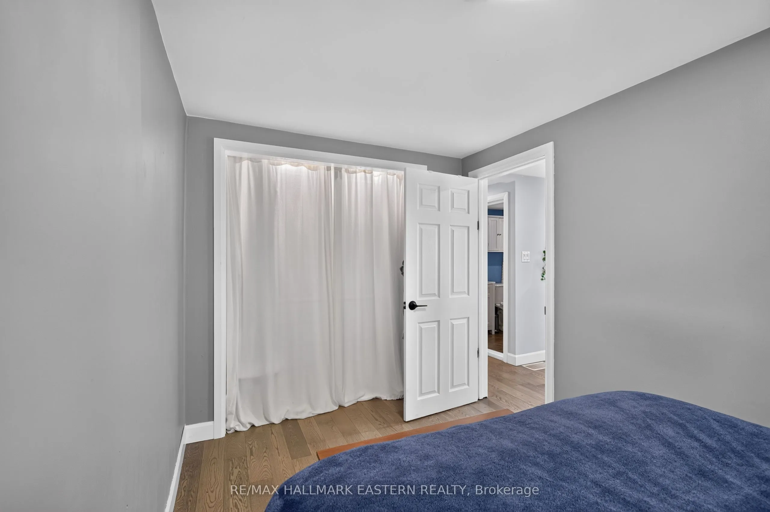 563 Howden Street