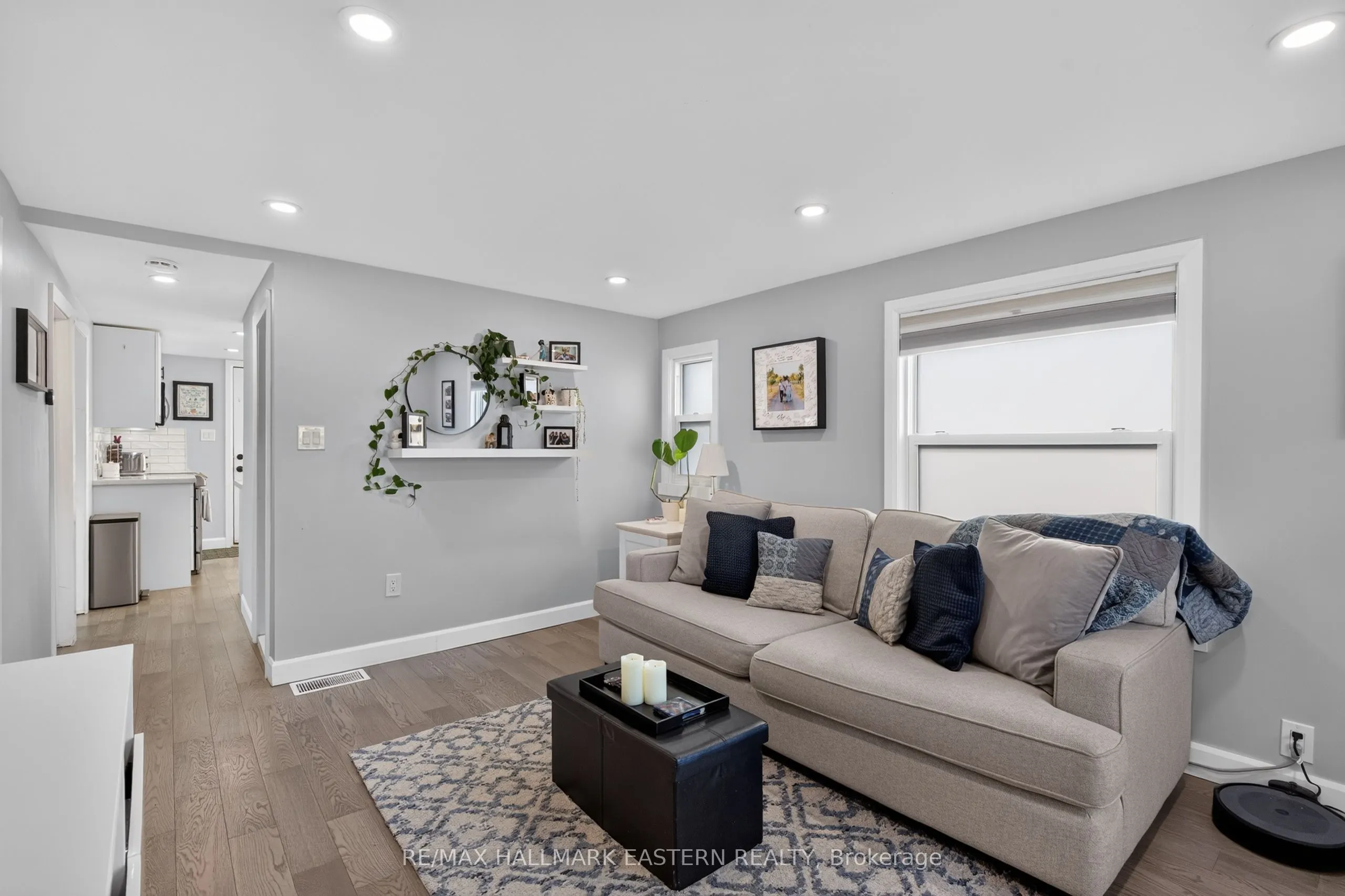 563 Howden Street