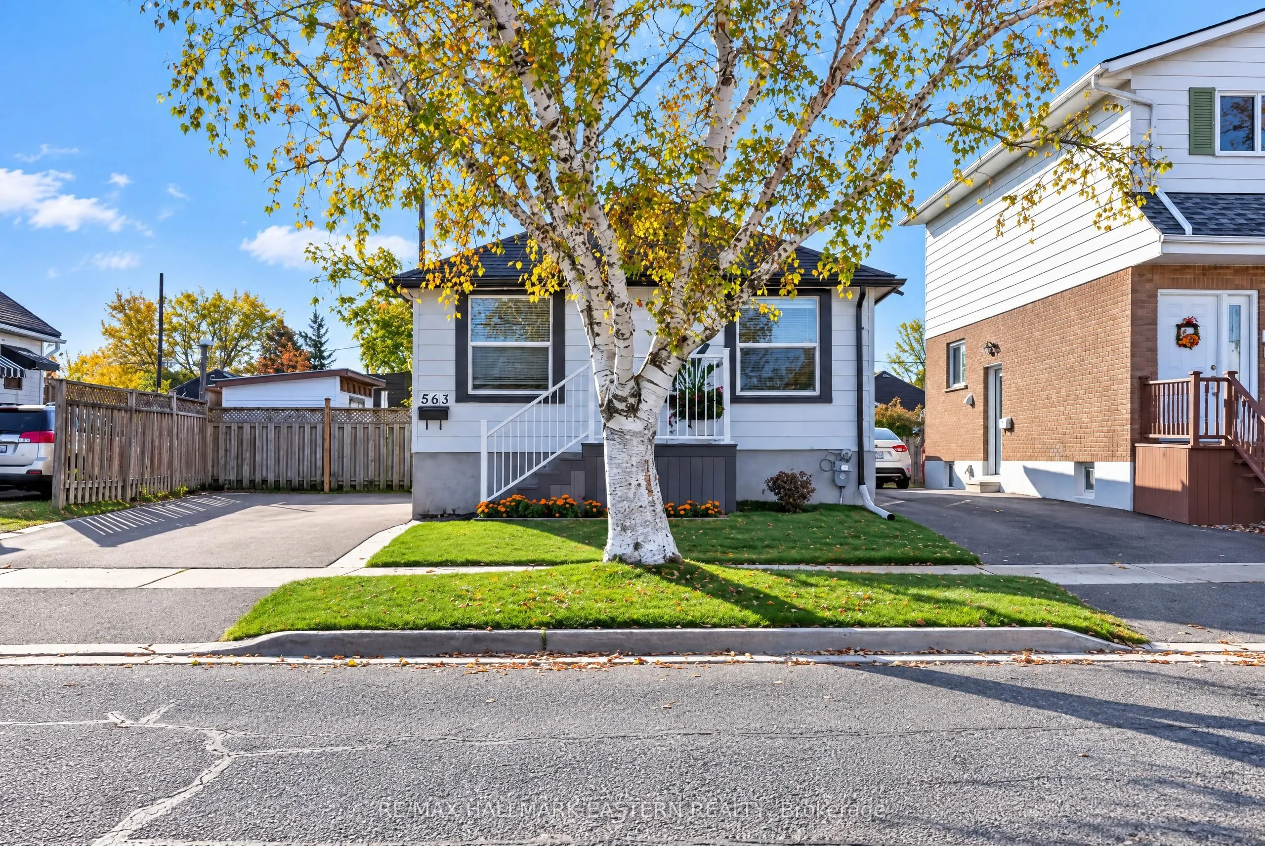 563 Howden Street