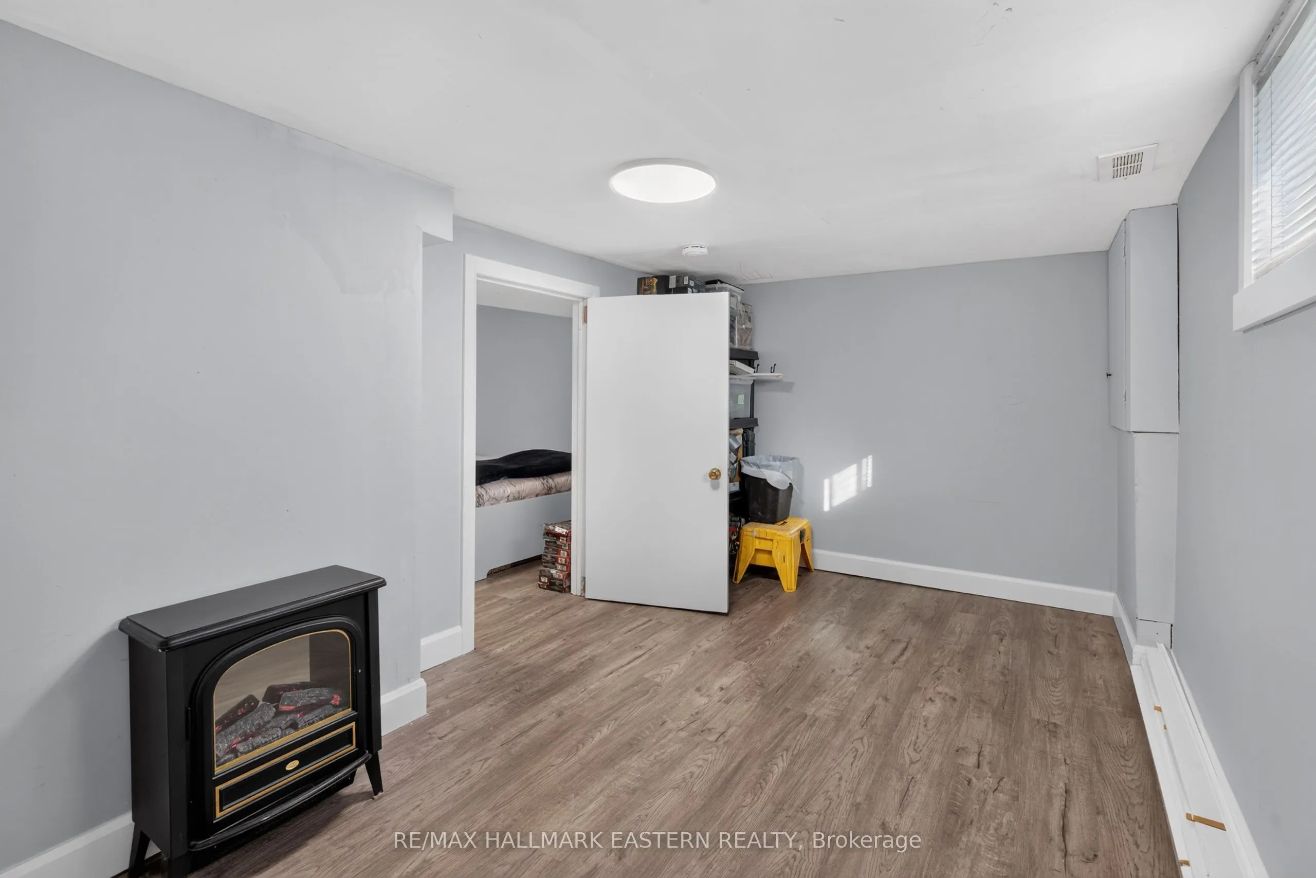 563 Howden Street