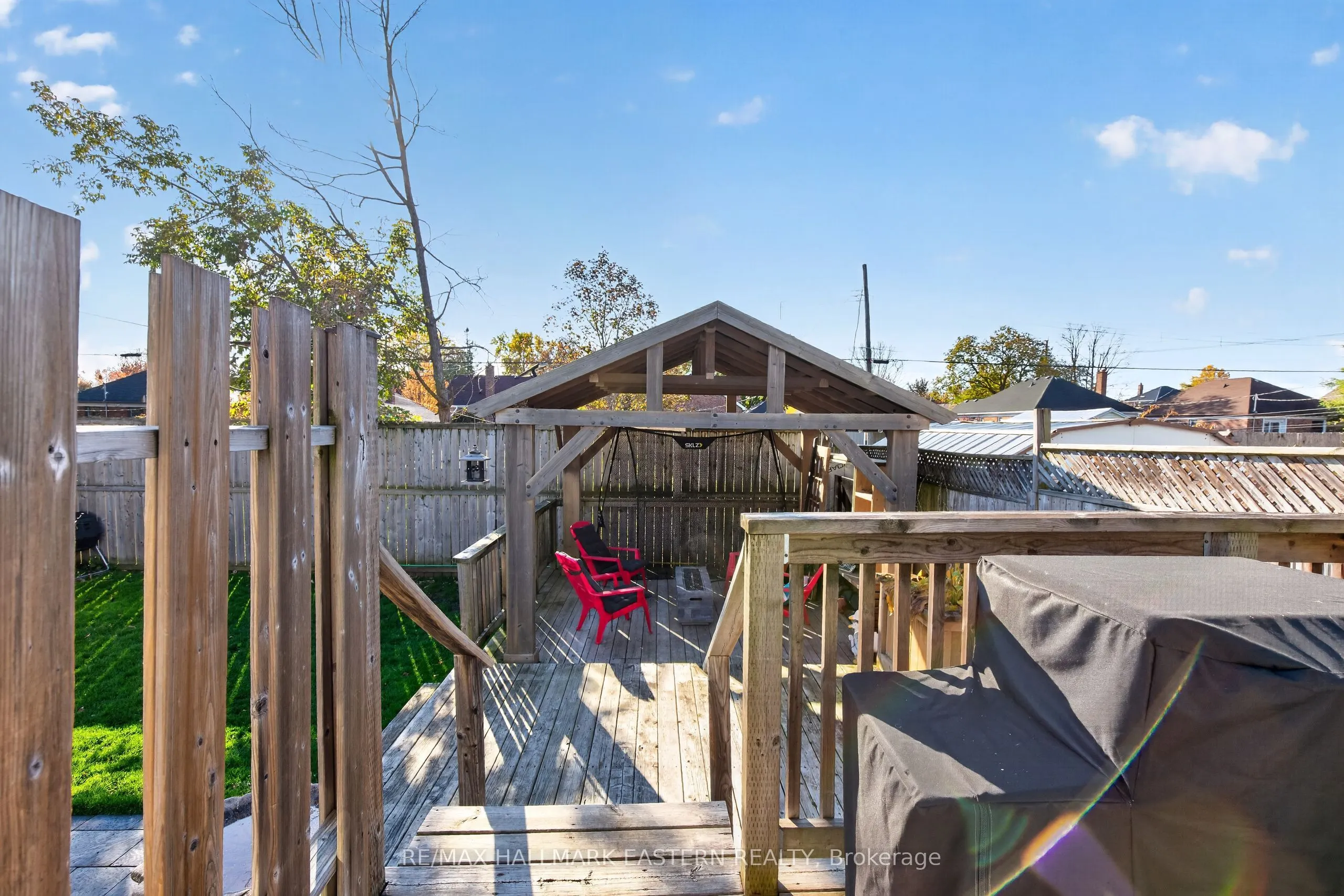 563 Howden Street