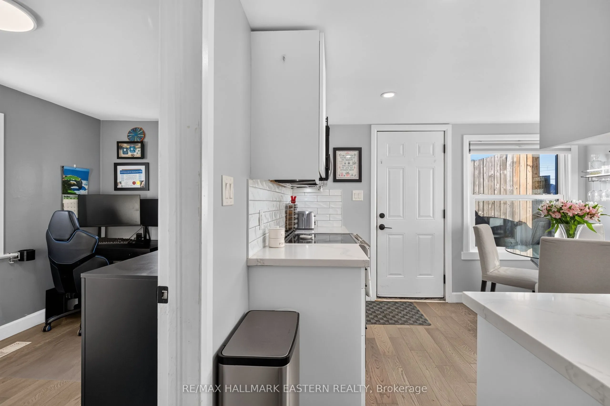 563 Howden Street