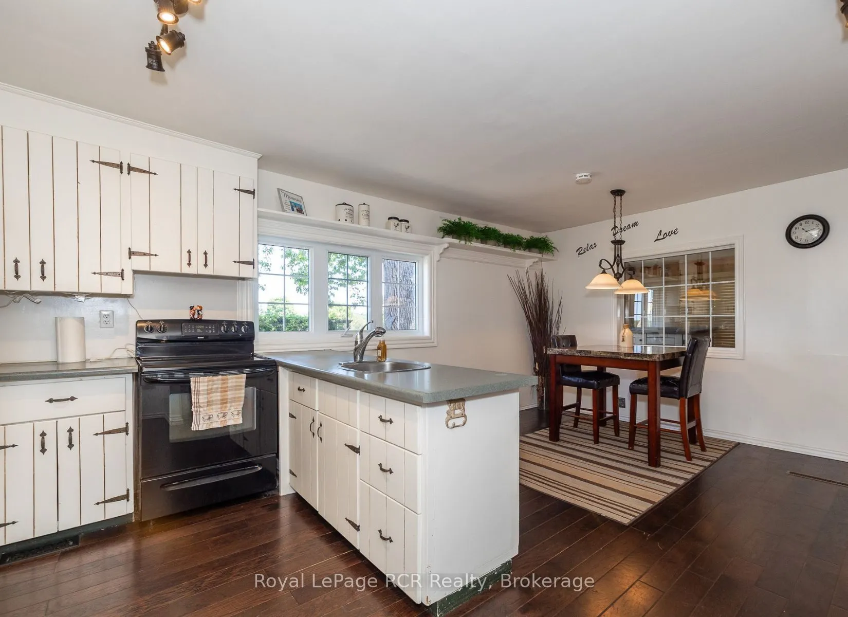 177569 Grey 18 Road