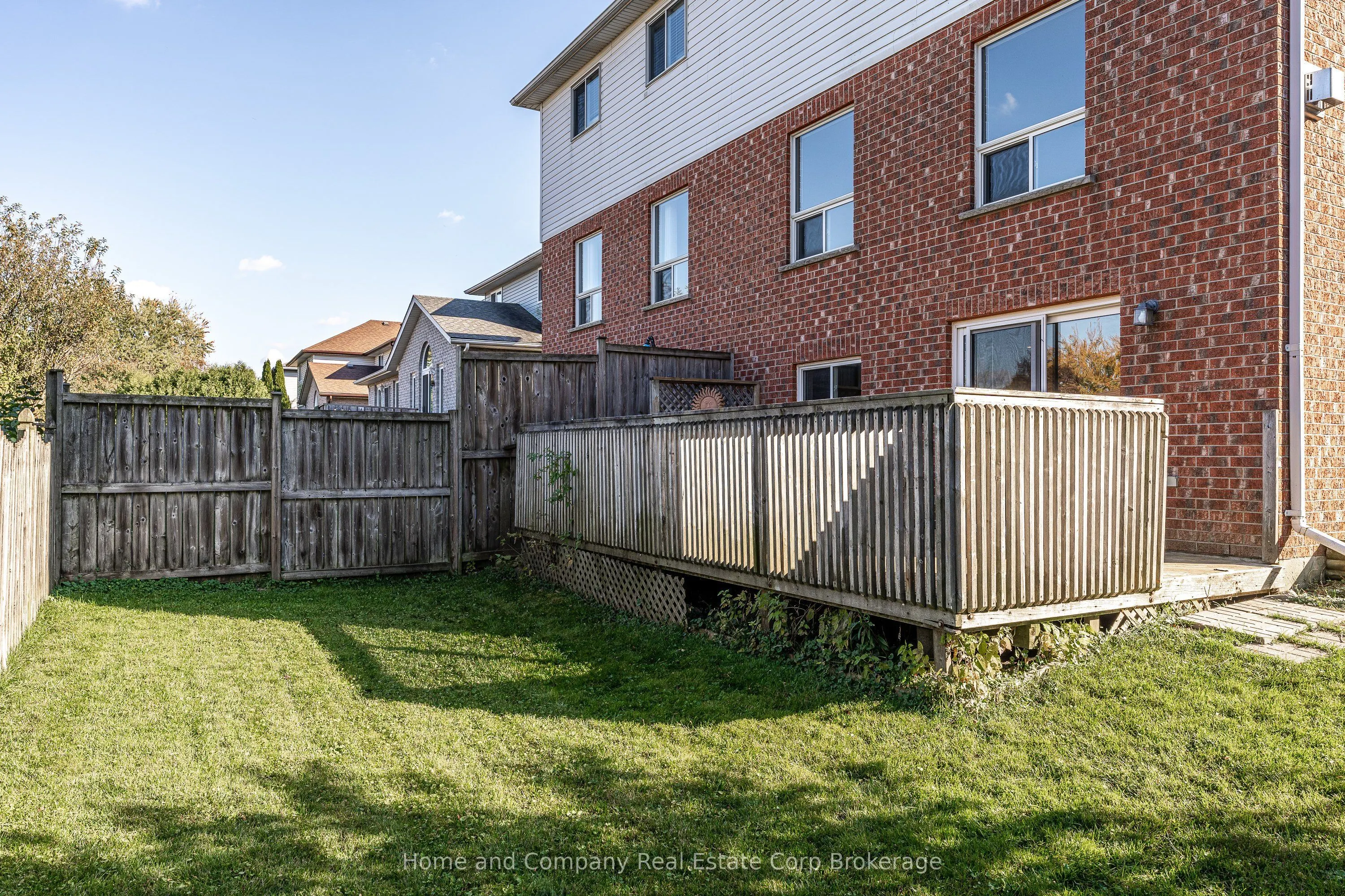 82 Walsh Crescent
