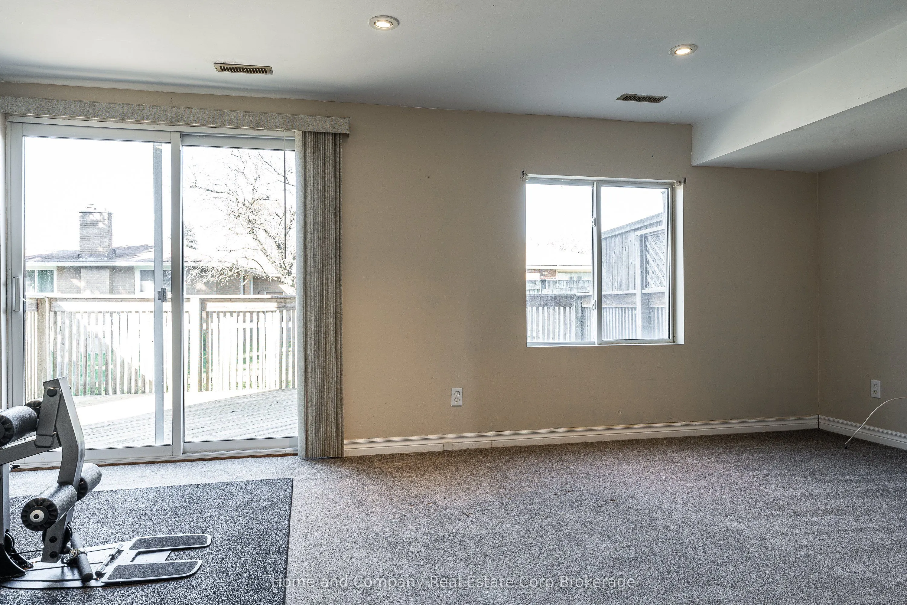 82 Walsh Crescent