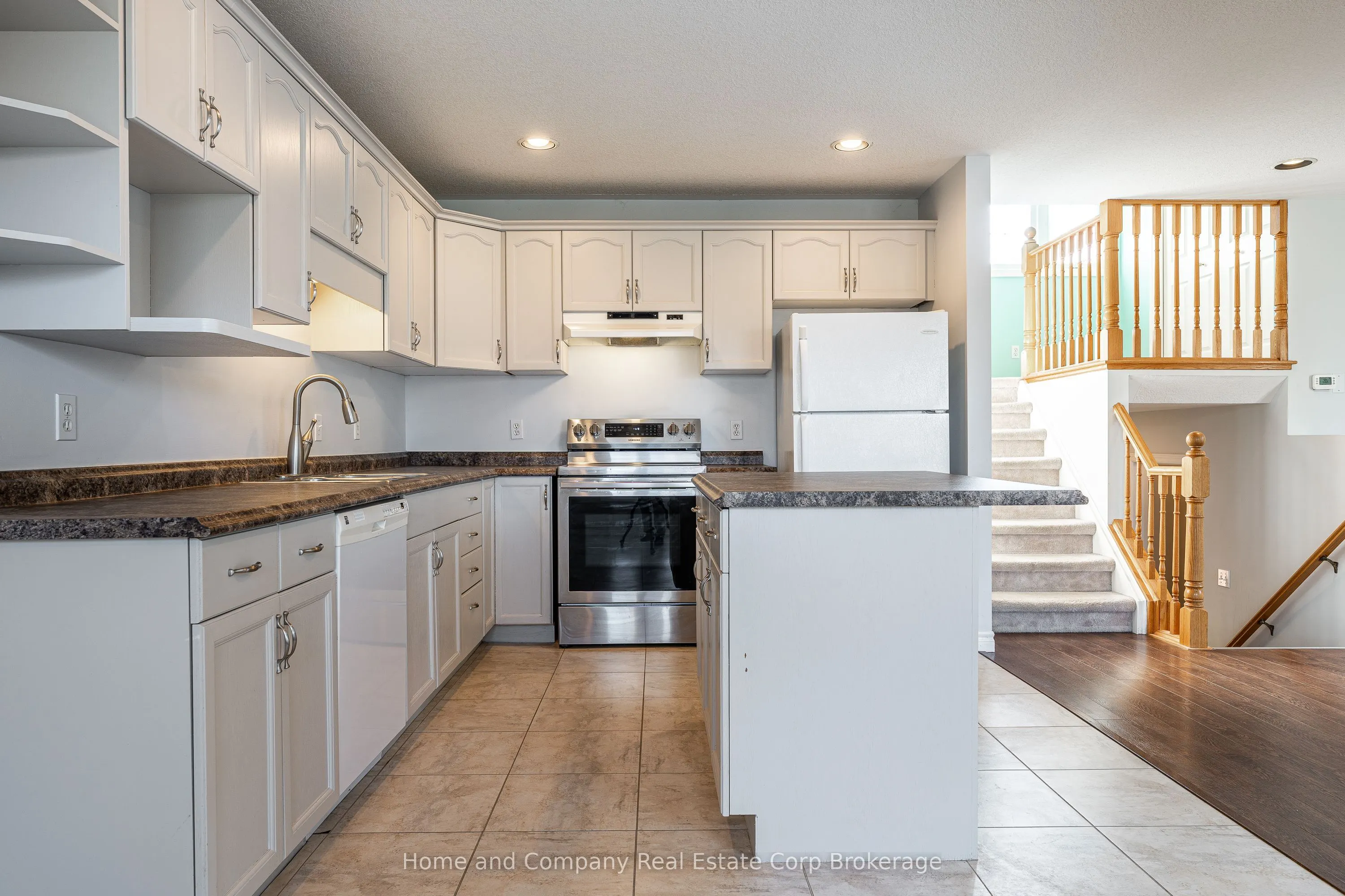 82 Walsh Crescent