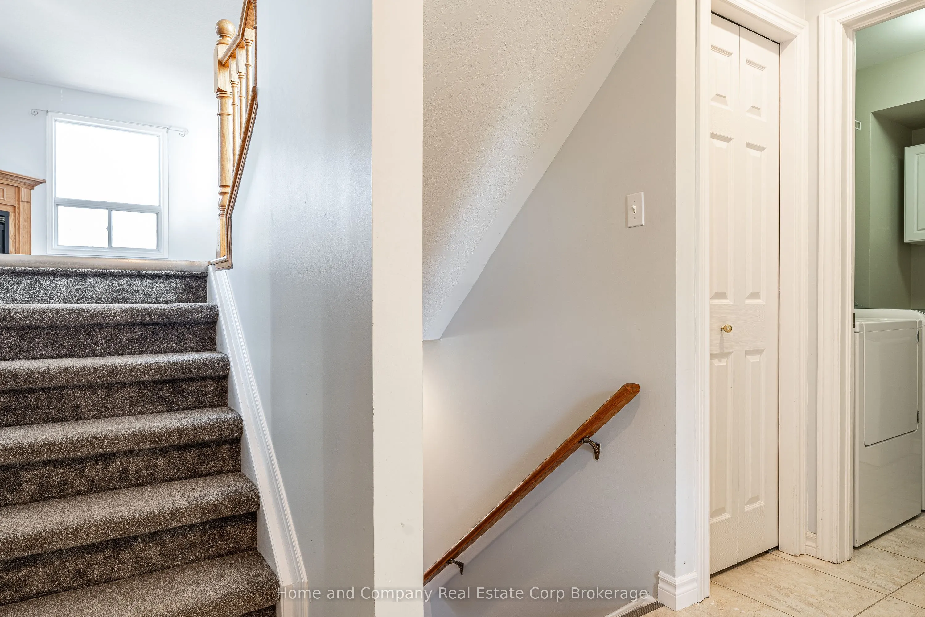 82 Walsh Crescent