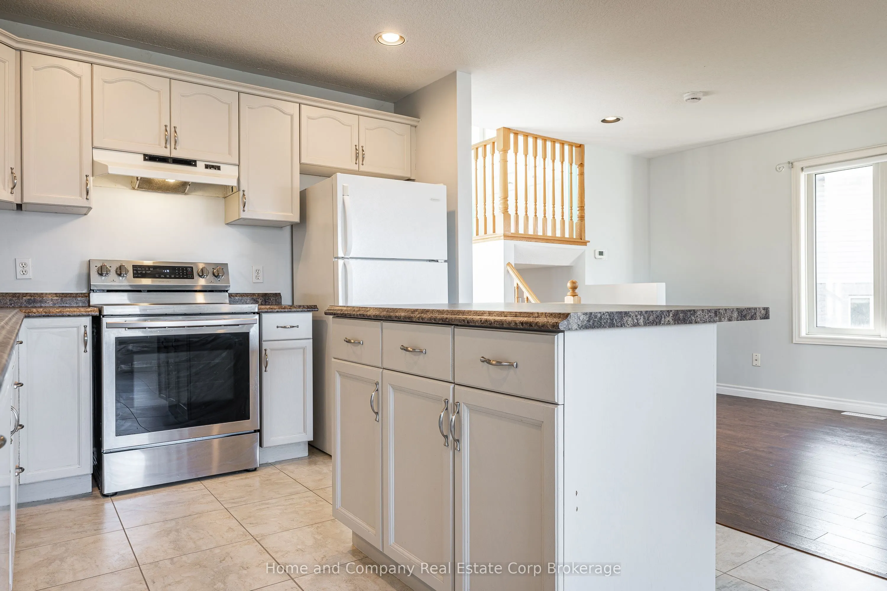 82 Walsh Crescent