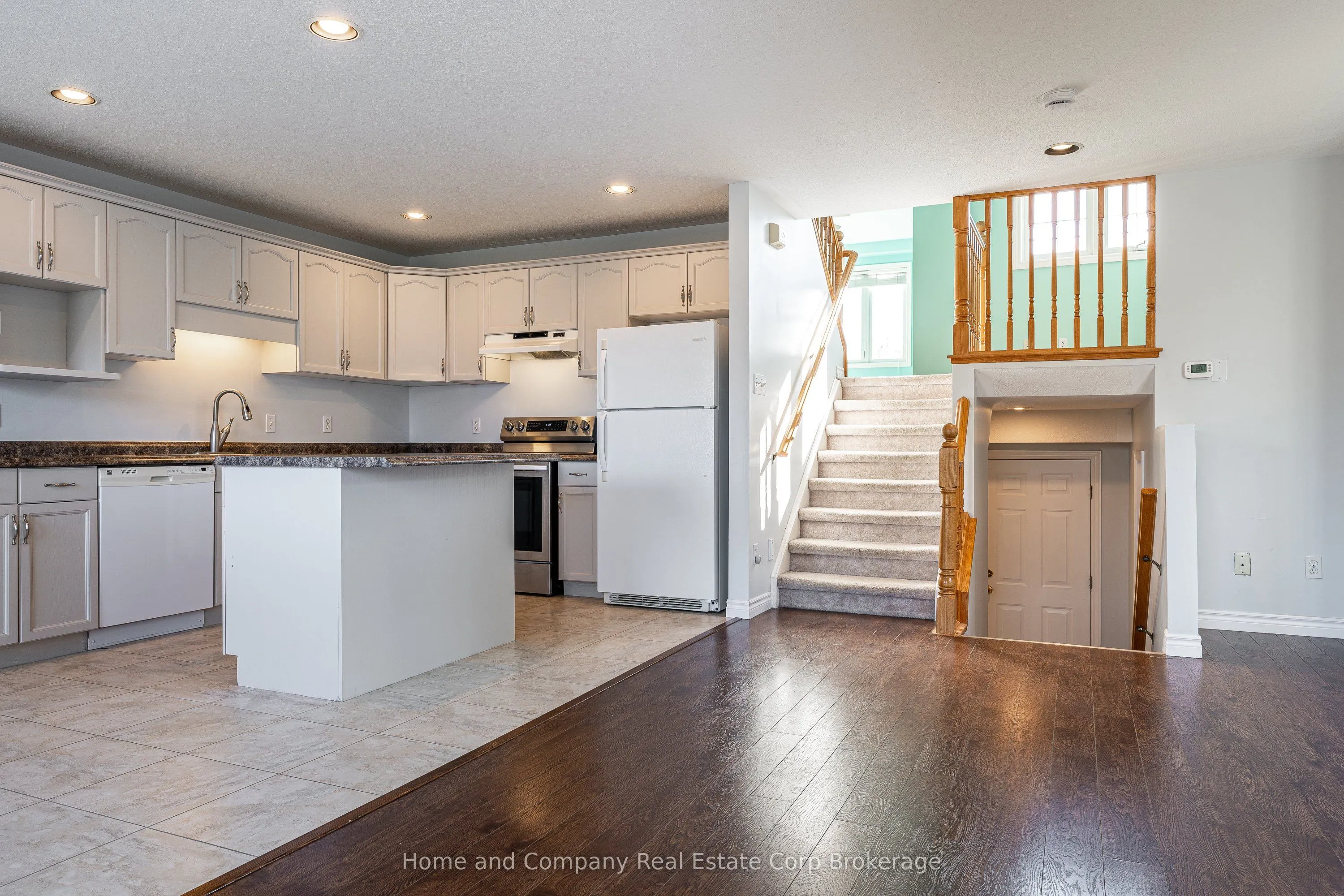 82 Walsh Crescent