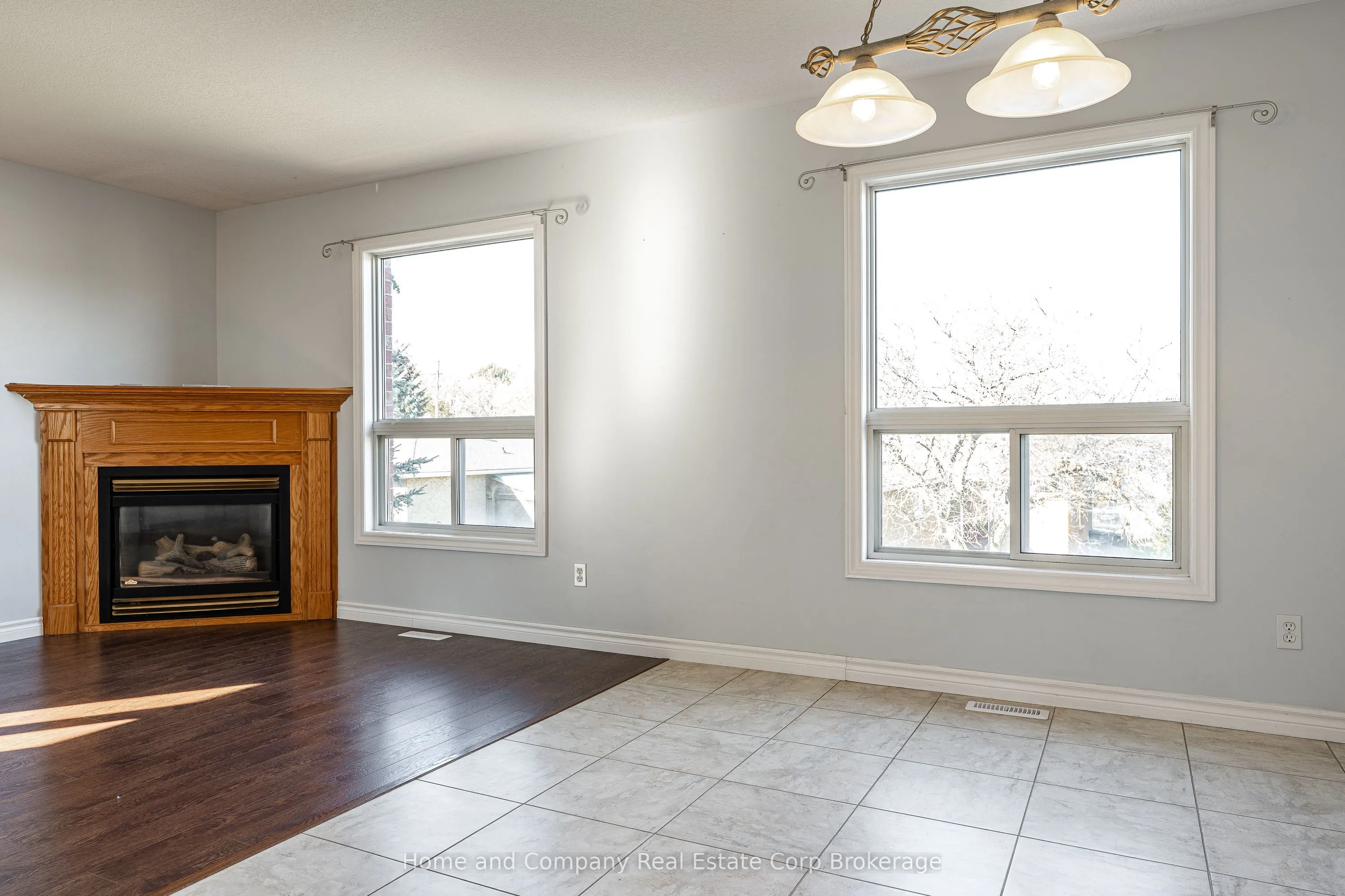 82 Walsh Crescent