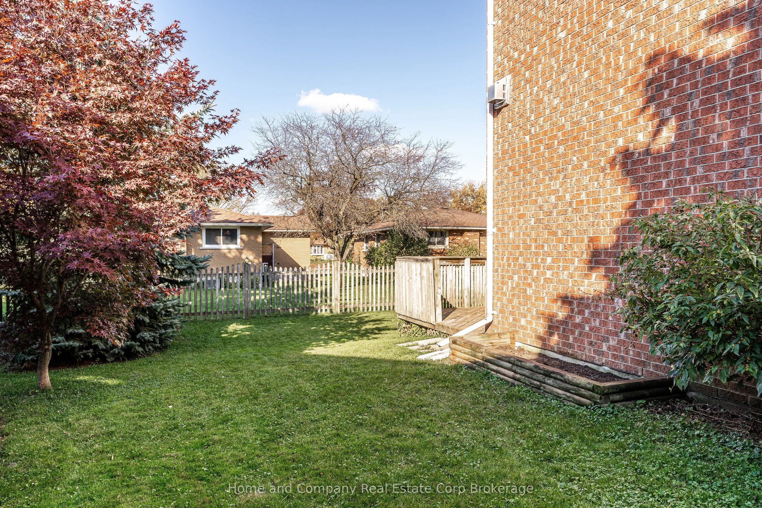 82 Walsh Crescent
