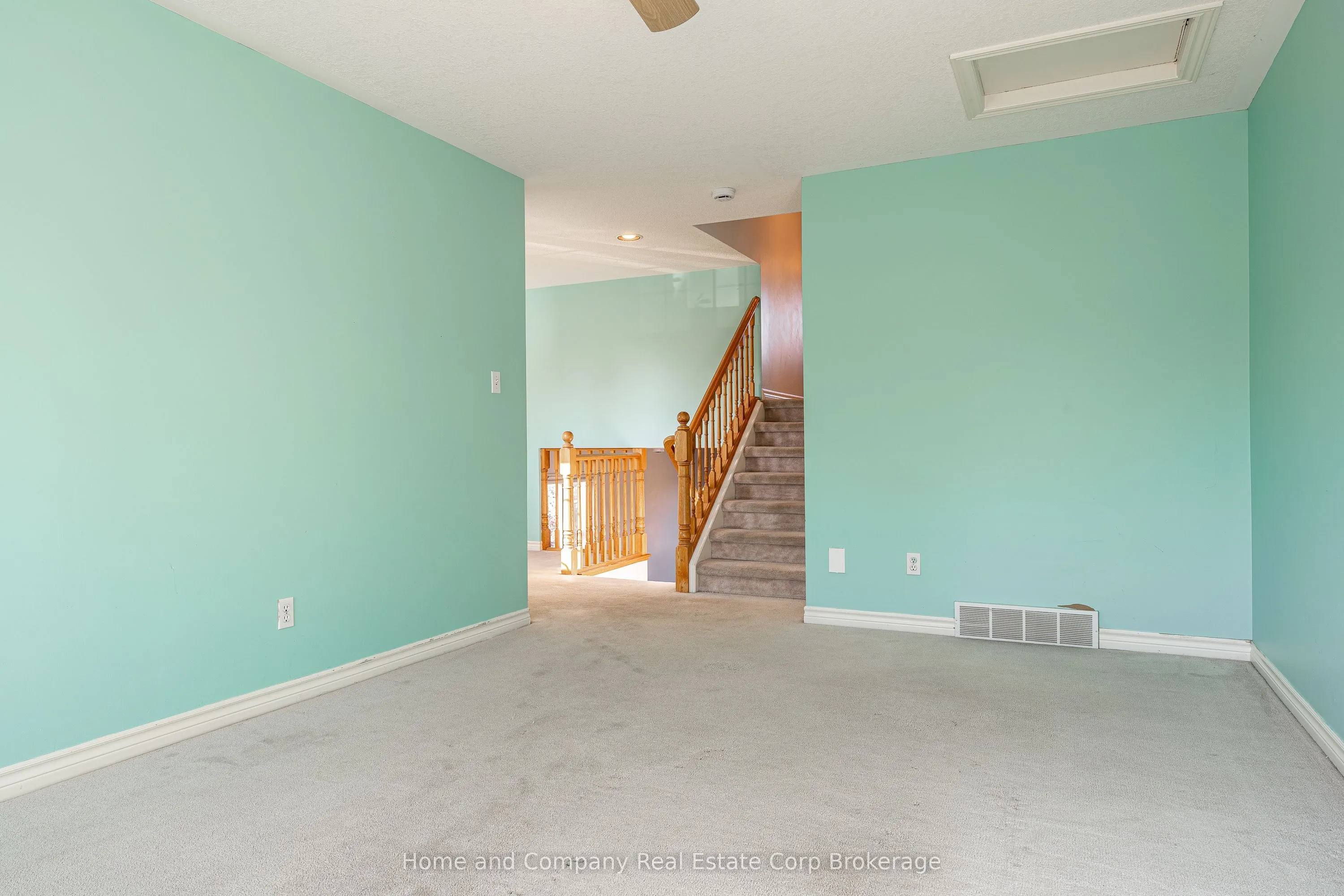 82 Walsh Crescent