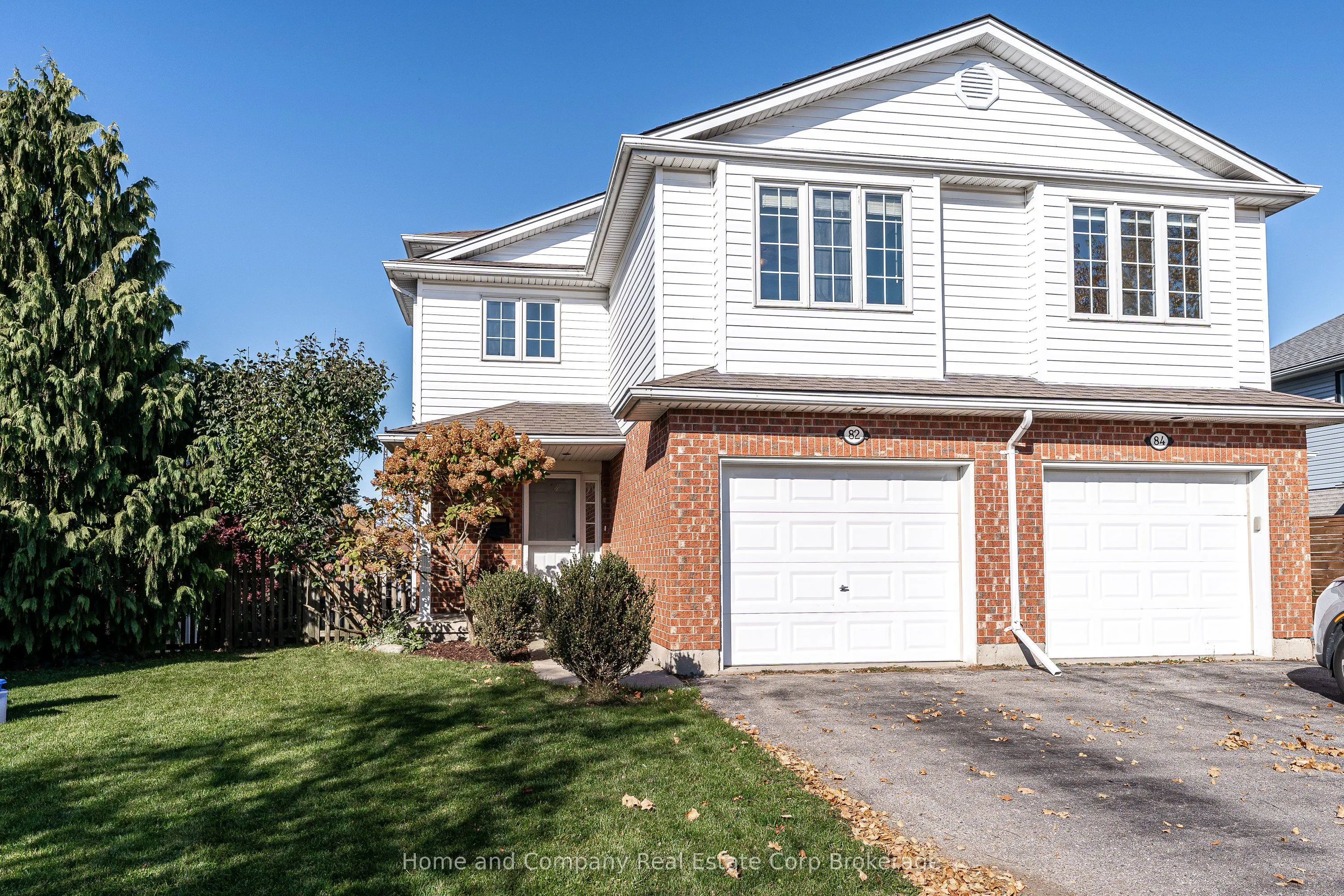 82 Walsh Crescent