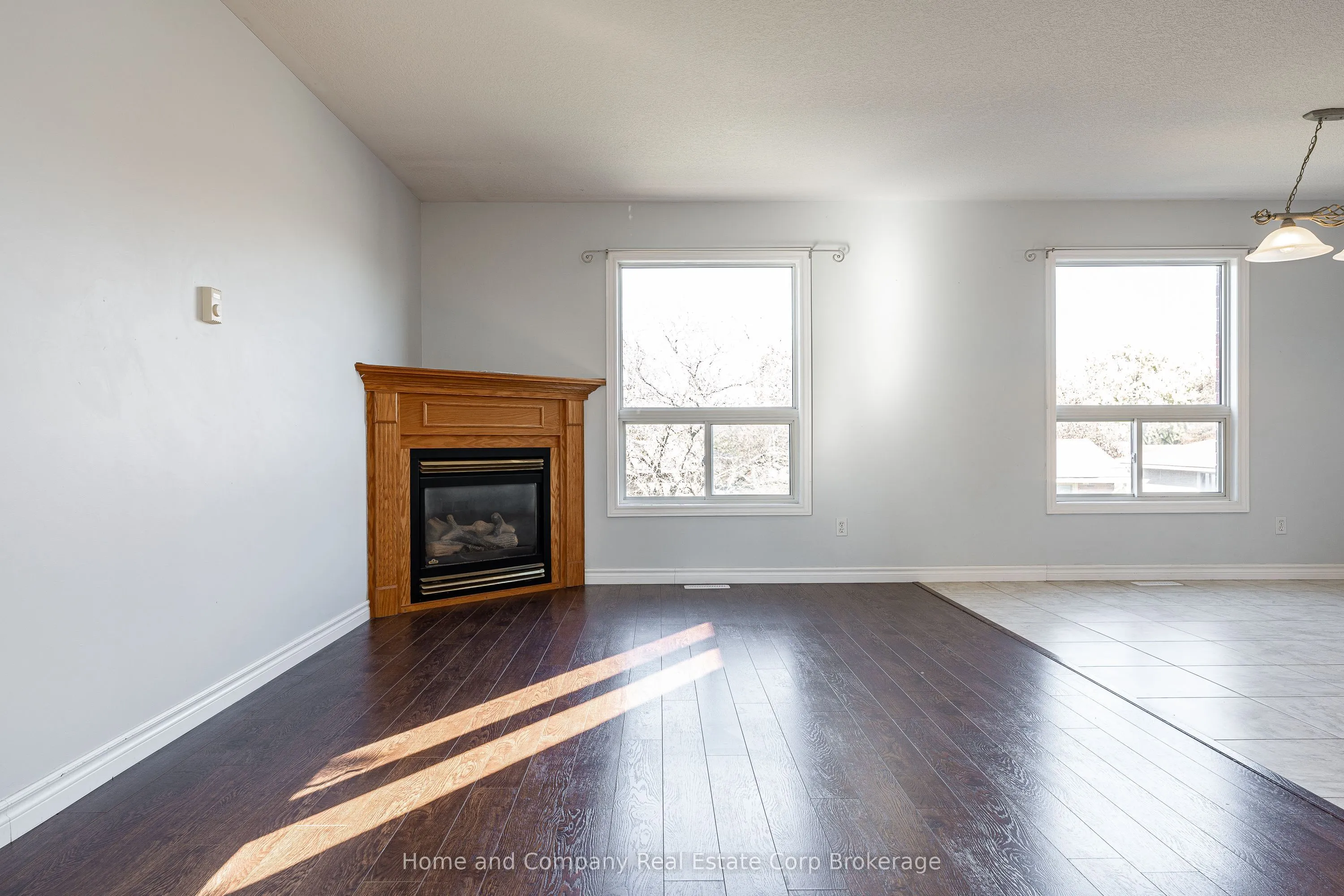 82 Walsh Crescent