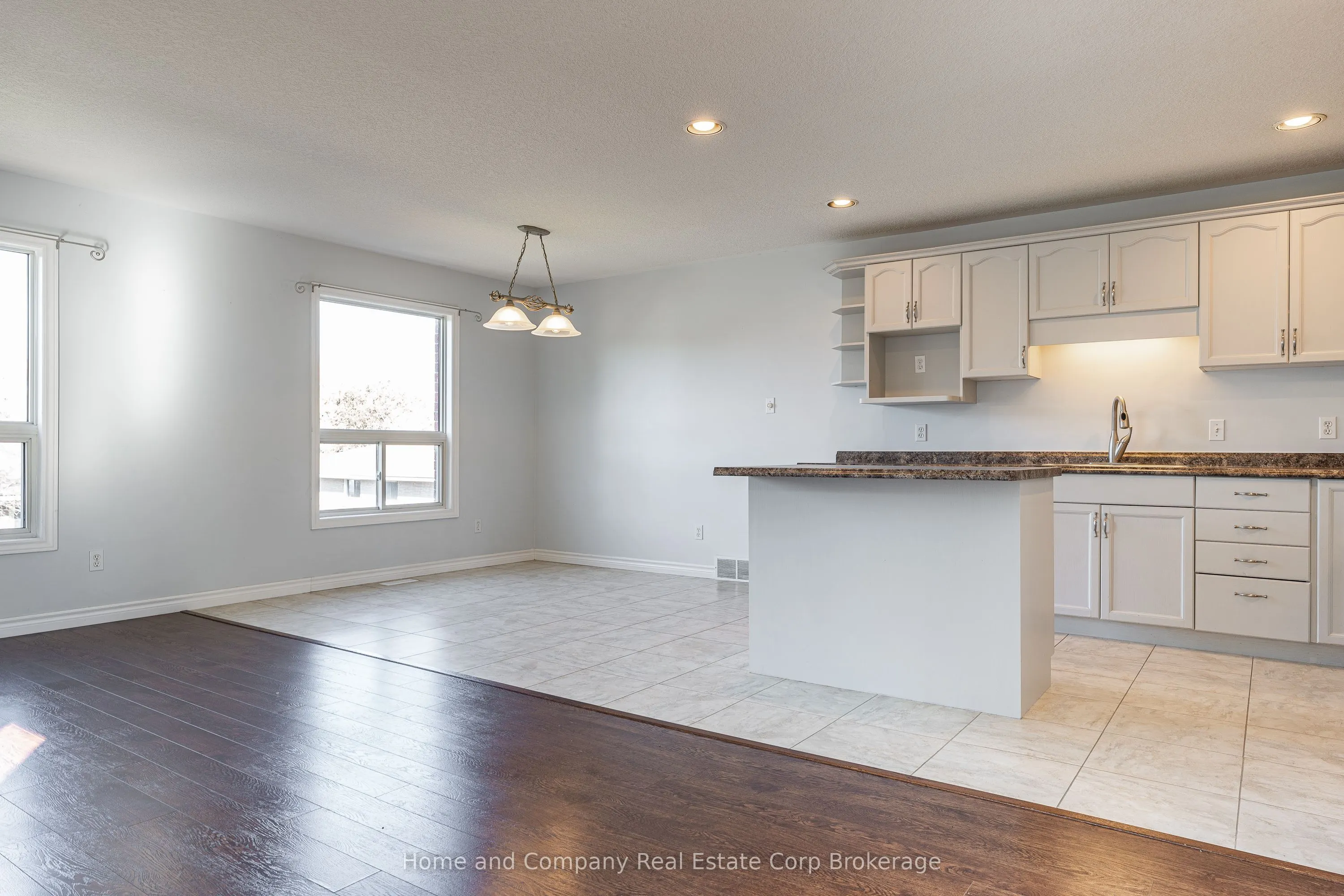 82 Walsh Crescent