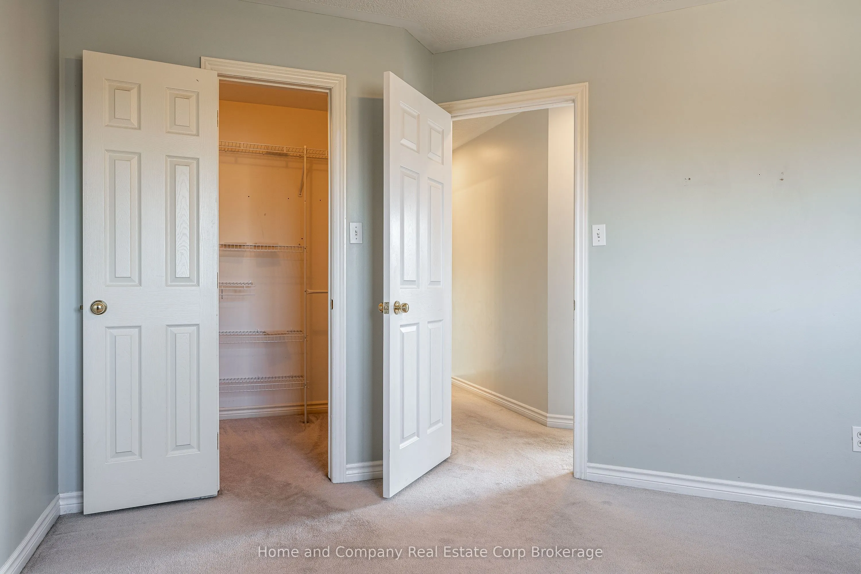 82 Walsh Crescent