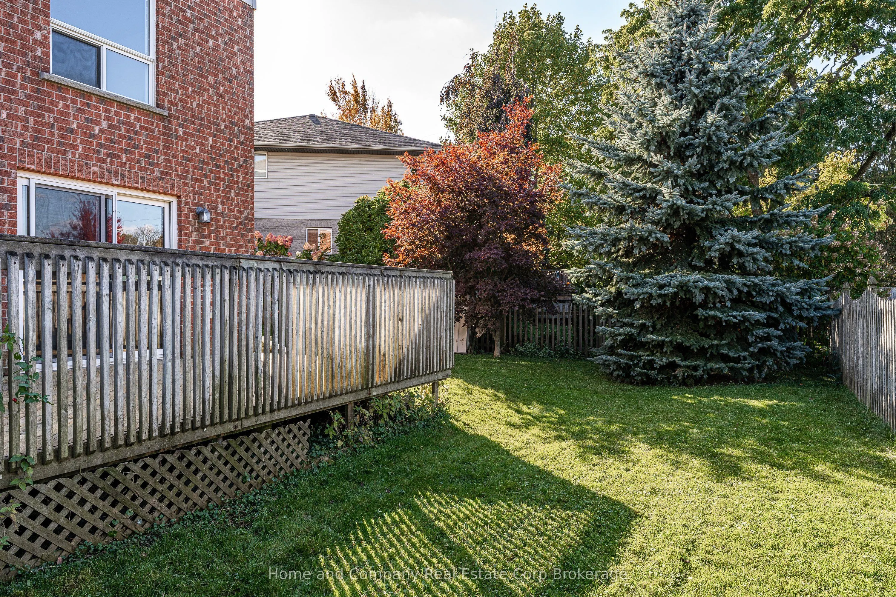 82 Walsh Crescent
