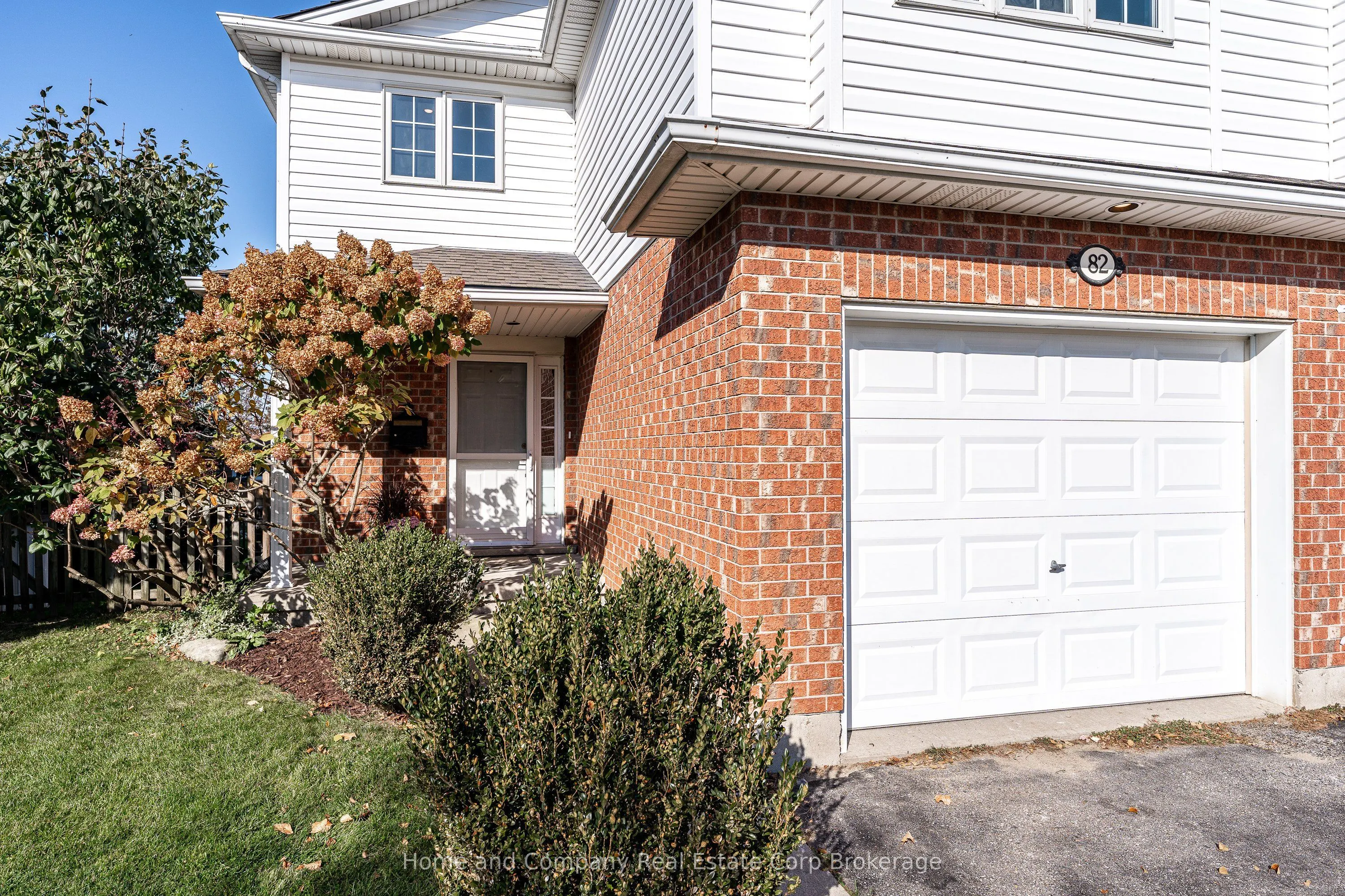82 Walsh Crescent