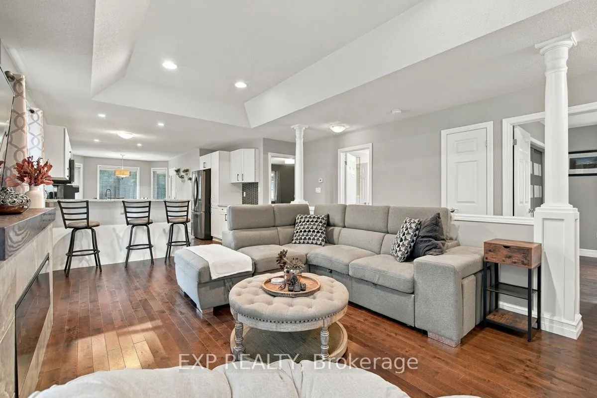 969 Bitterbush Crescent