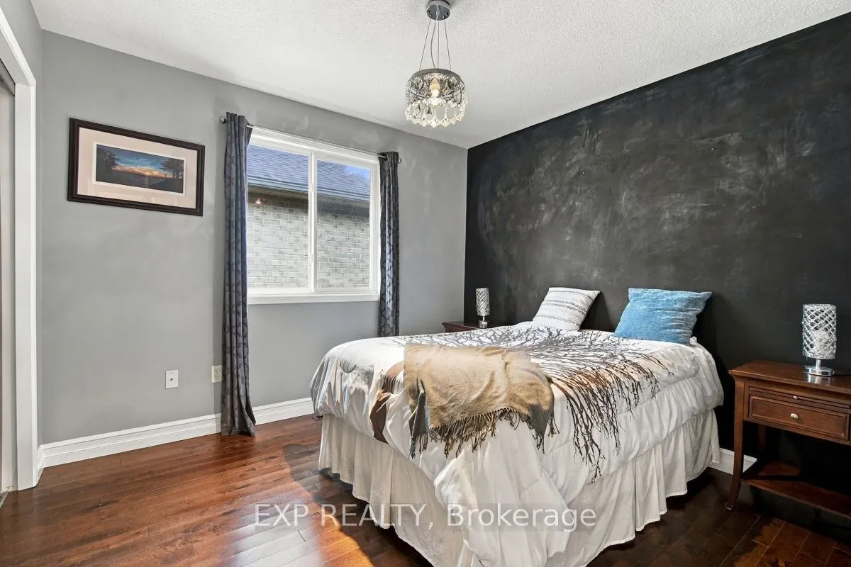 969 Bitterbush Crescent