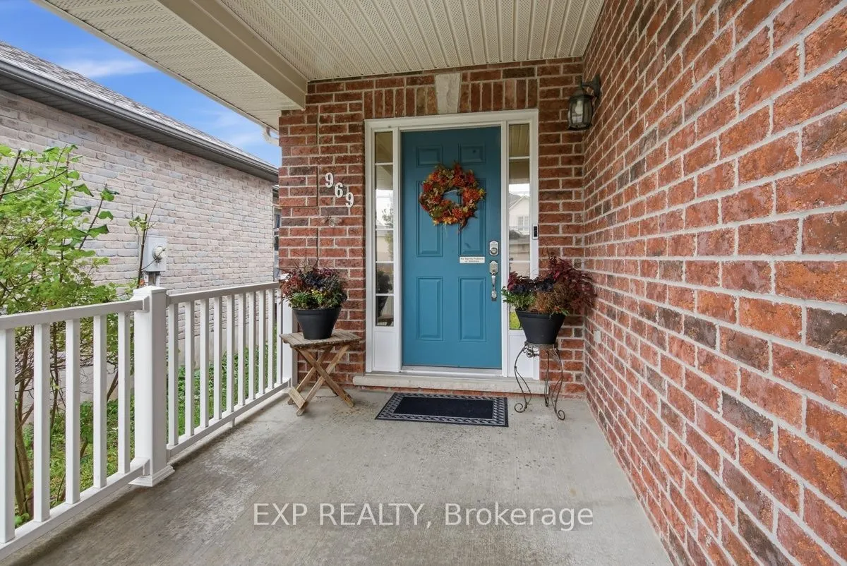 969 Bitterbush Crescent