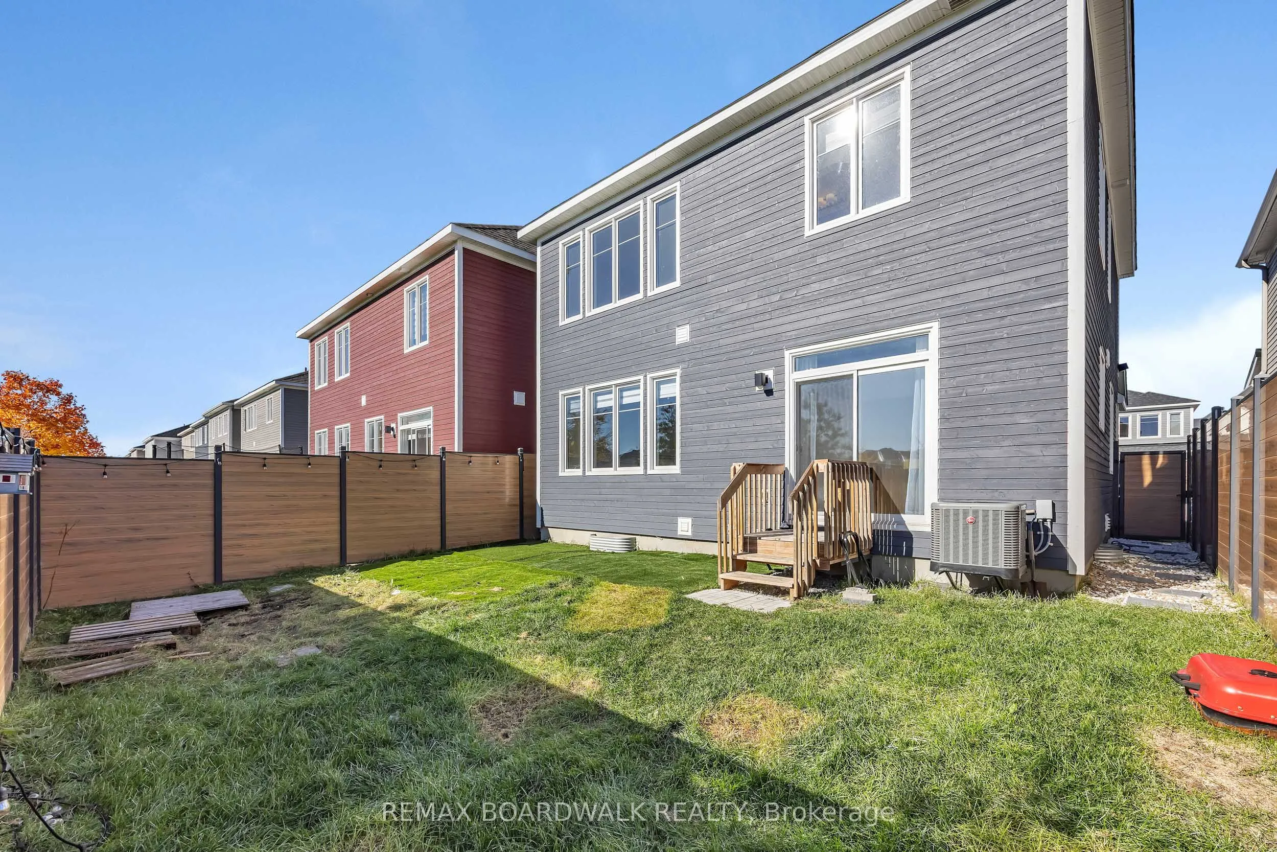 125 Hackamore Crescent