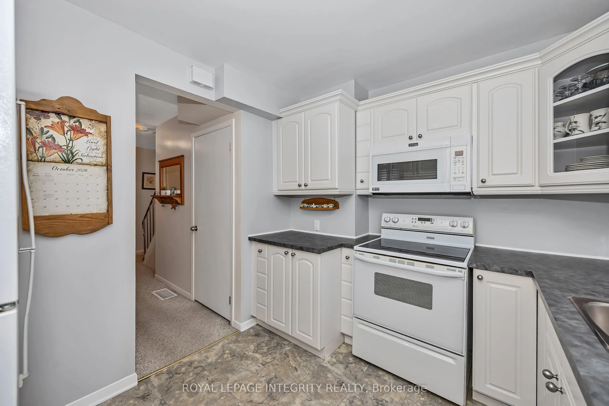 262 Edward Street S