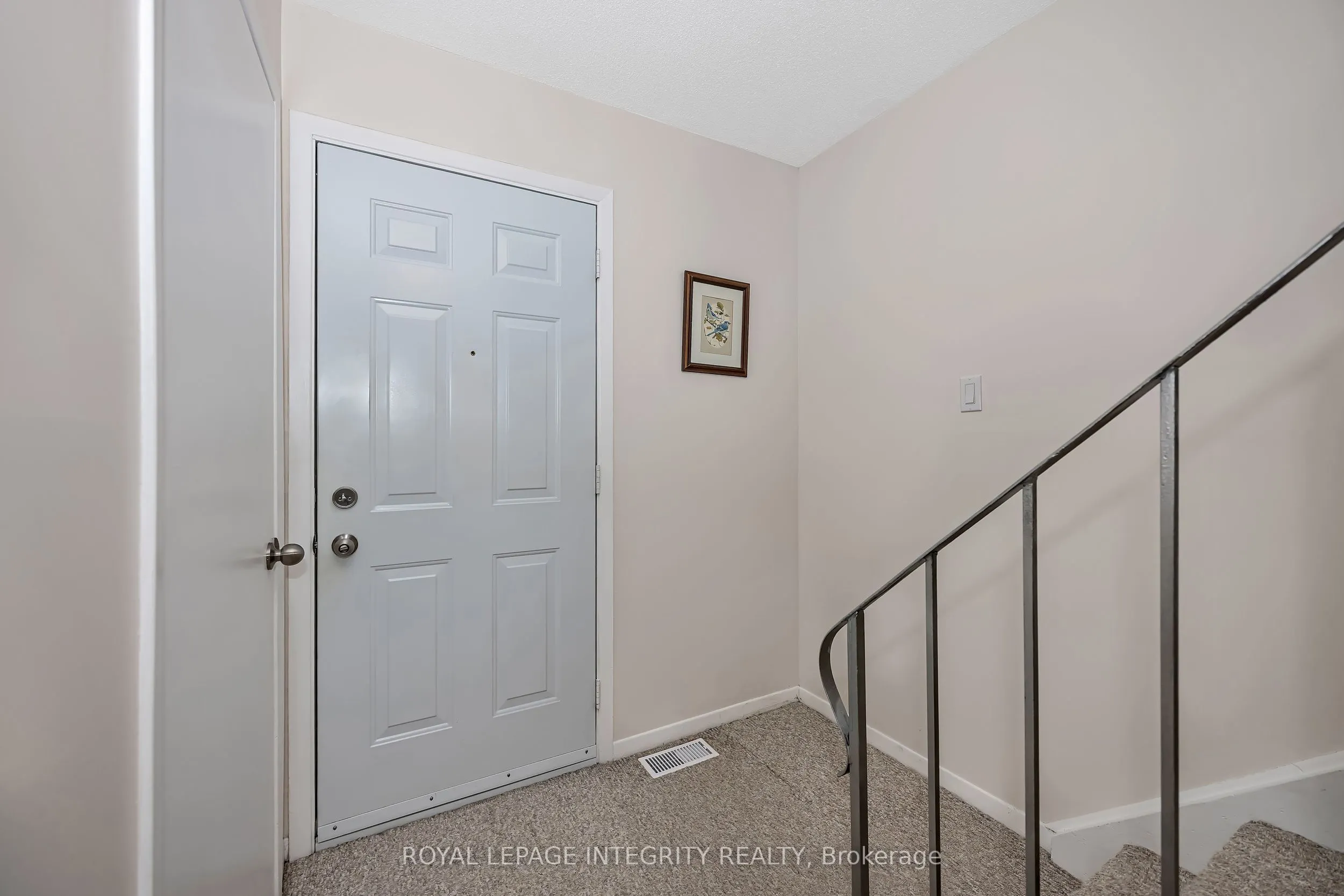 262 Edward Street S