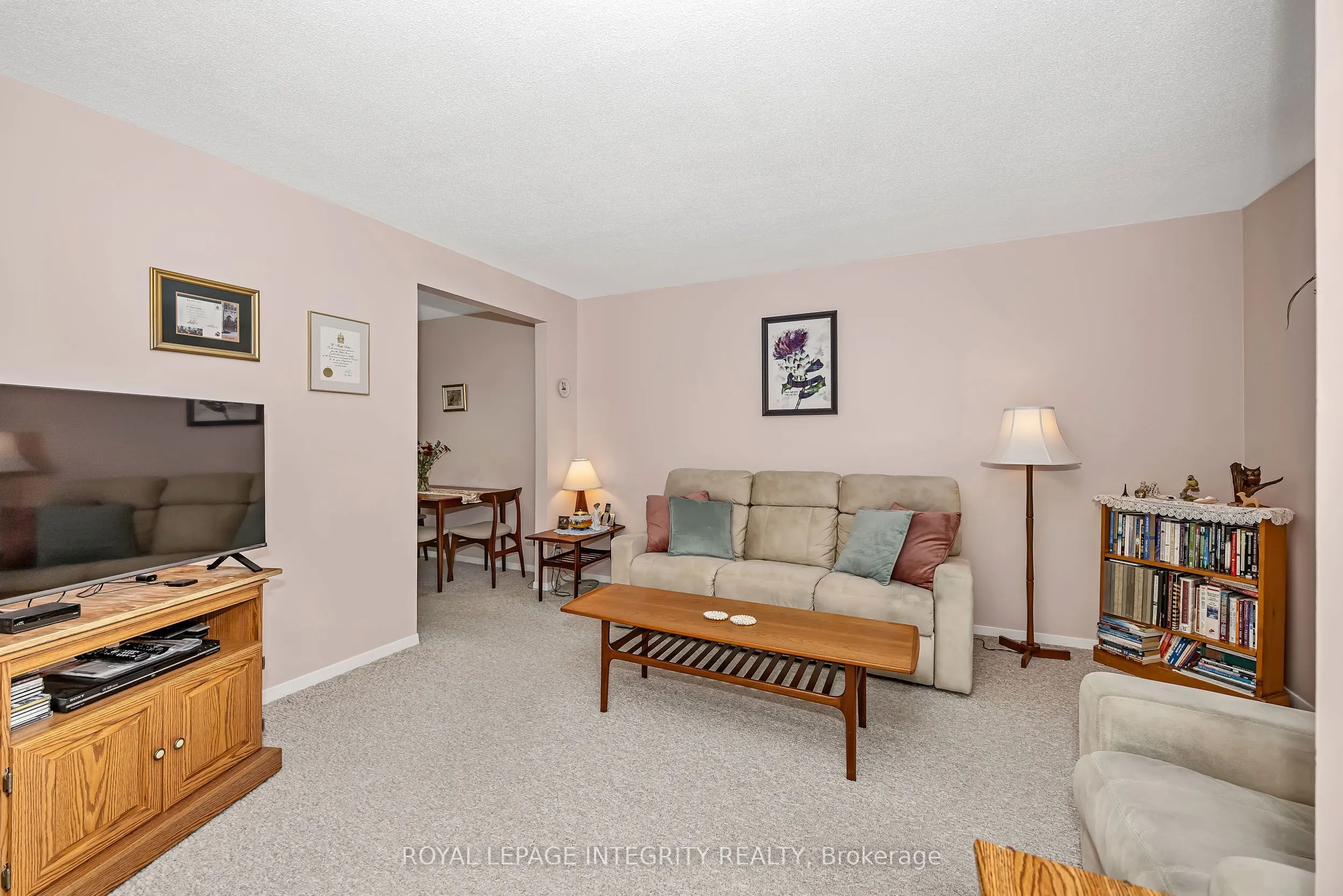 262 Edward Street S