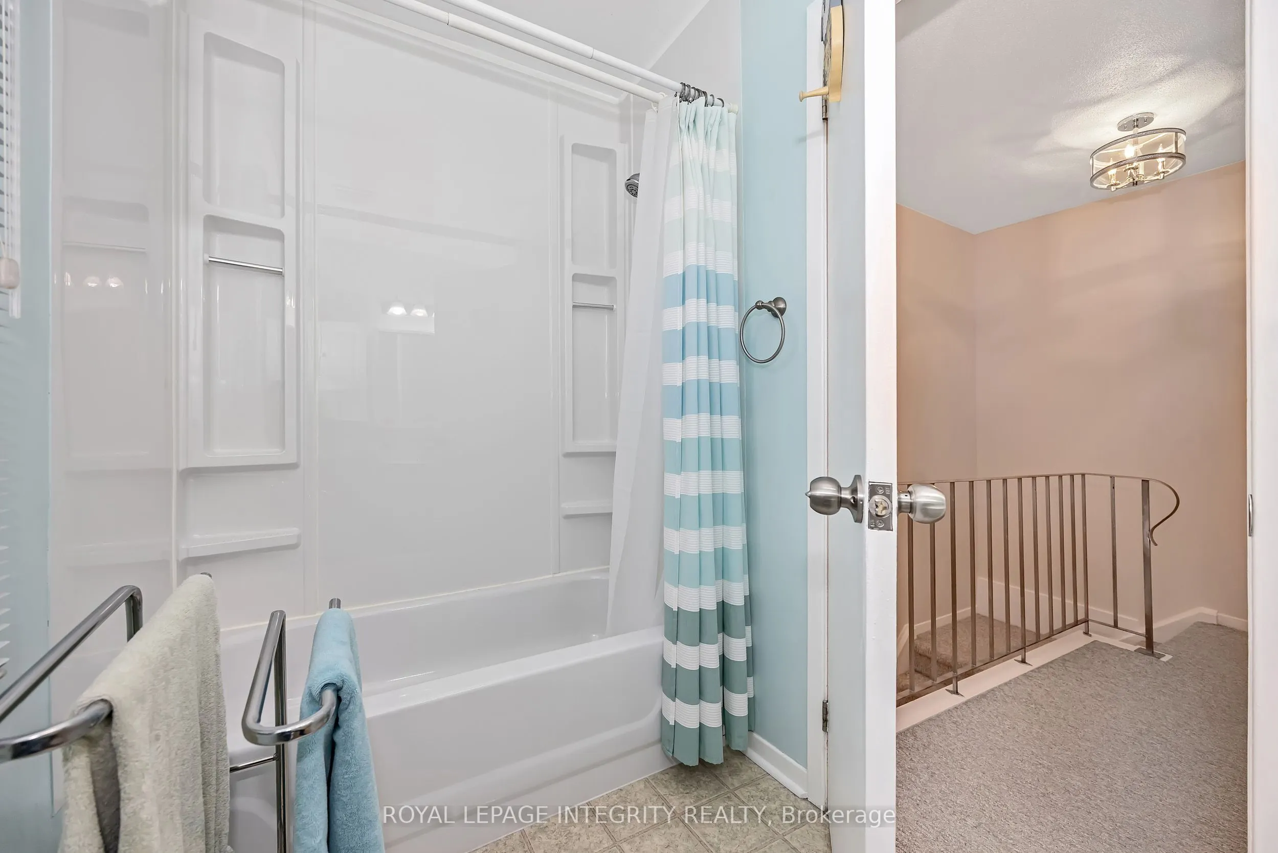 262 Edward Street S