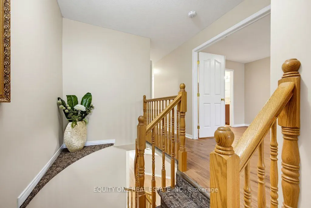 345 Applecross Crescent