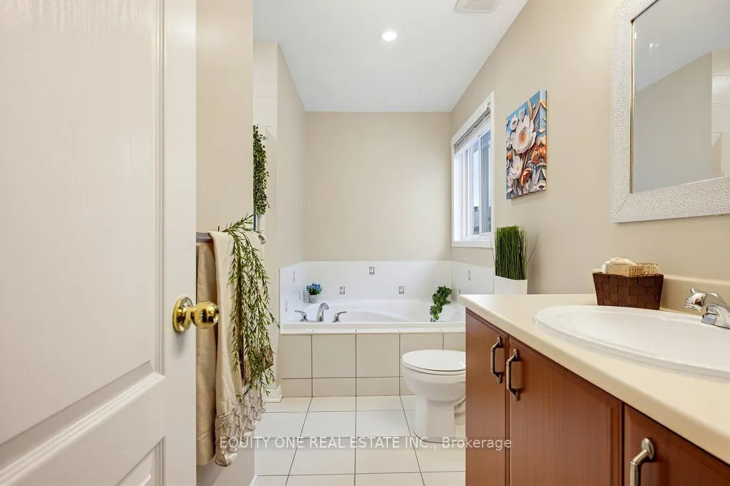 345 Applecross Crescent