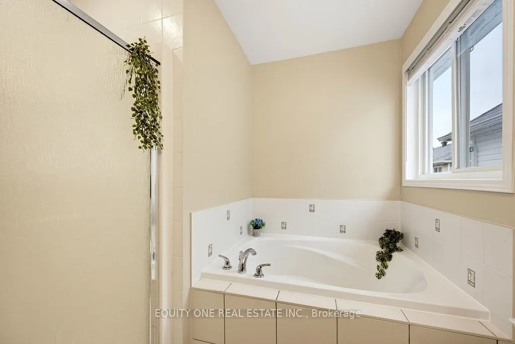 345 Applecross Crescent