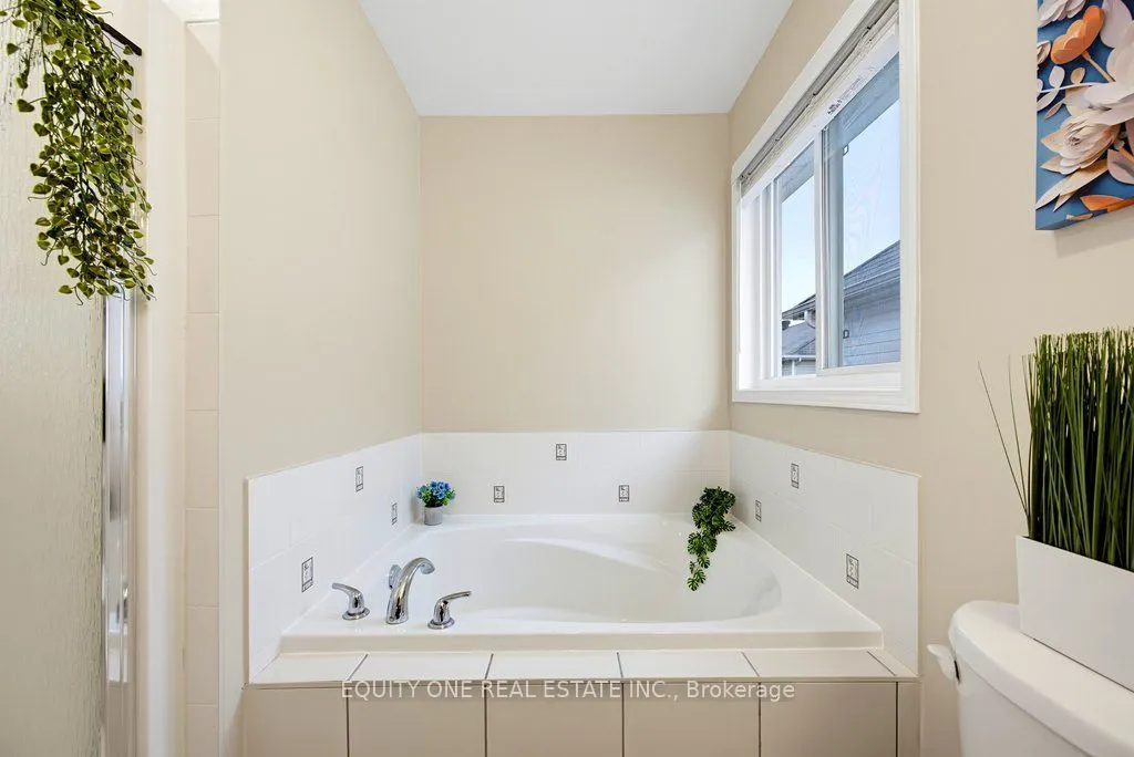 345 Applecross Crescent