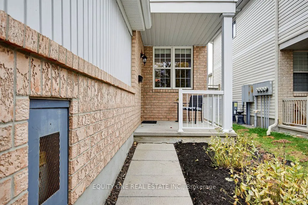 345 Applecross Crescent