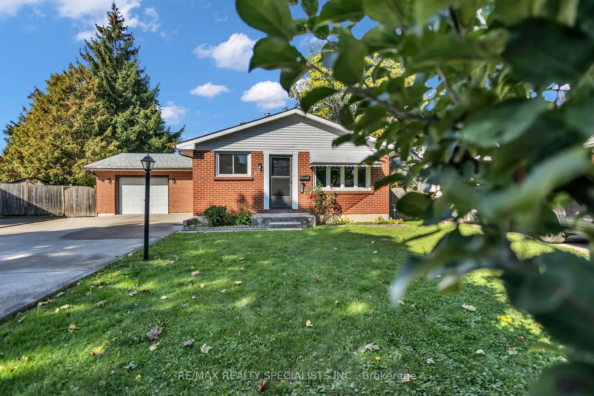27 TOULON Crescent