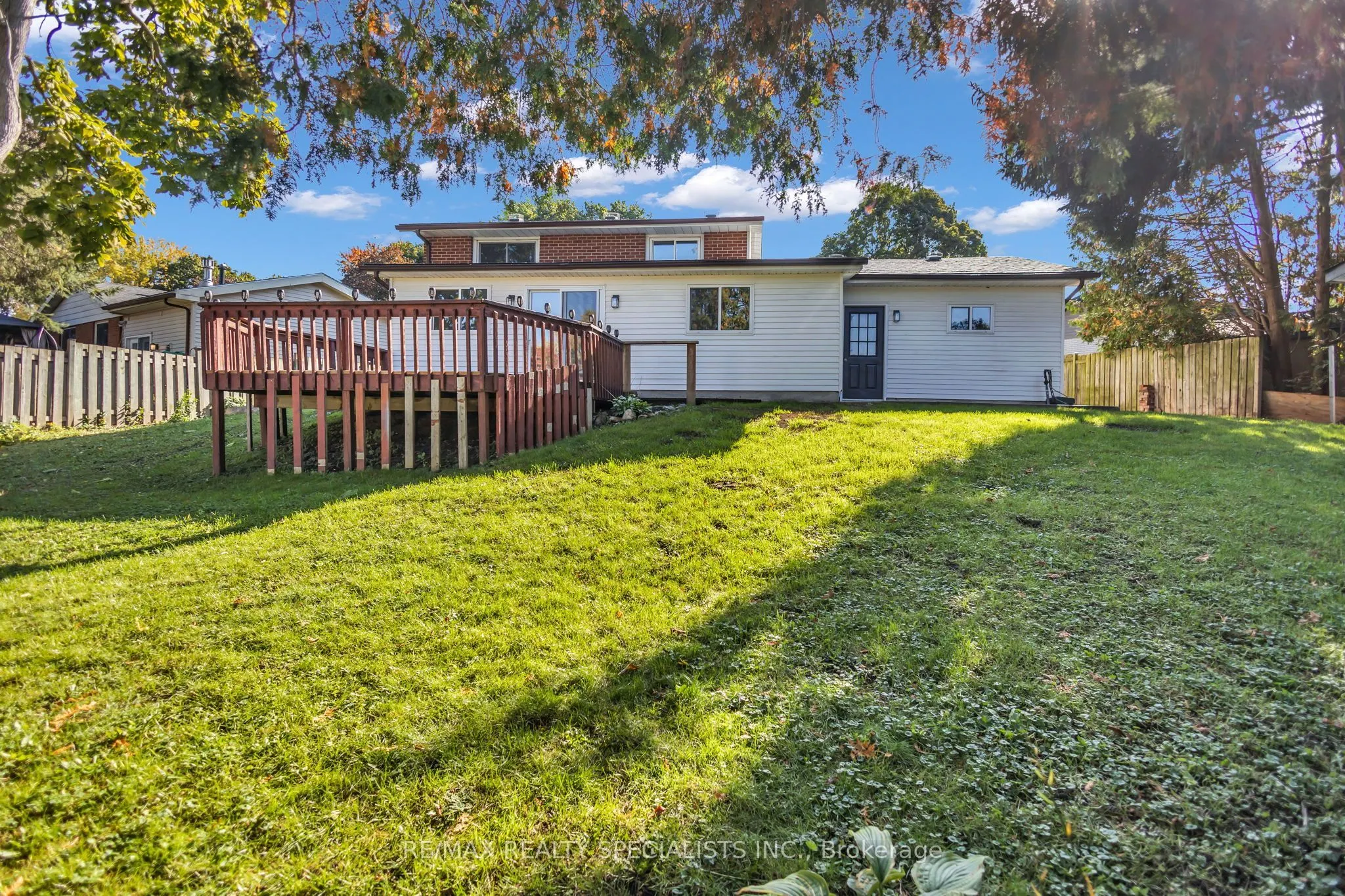 27 TOULON Crescent