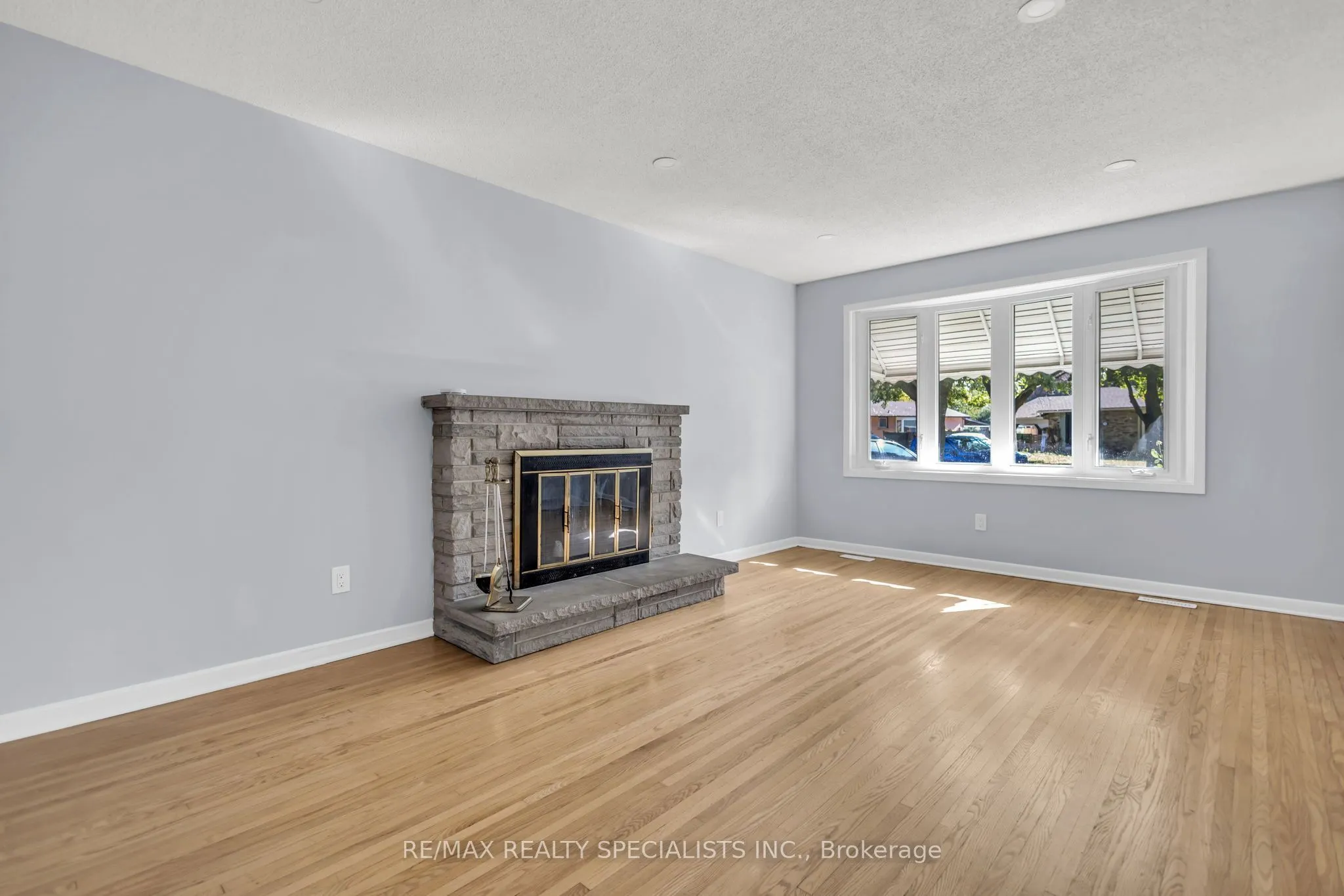 27 TOULON Crescent