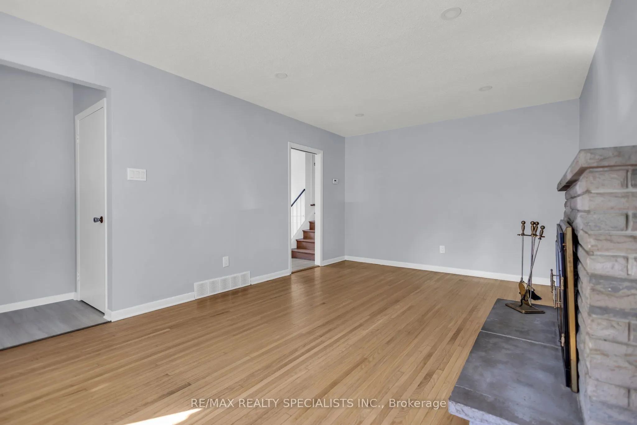 27 TOULON Crescent