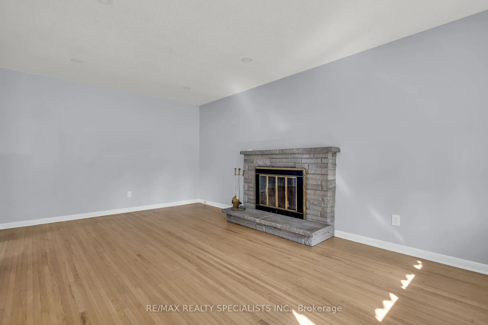 27 TOULON Crescent