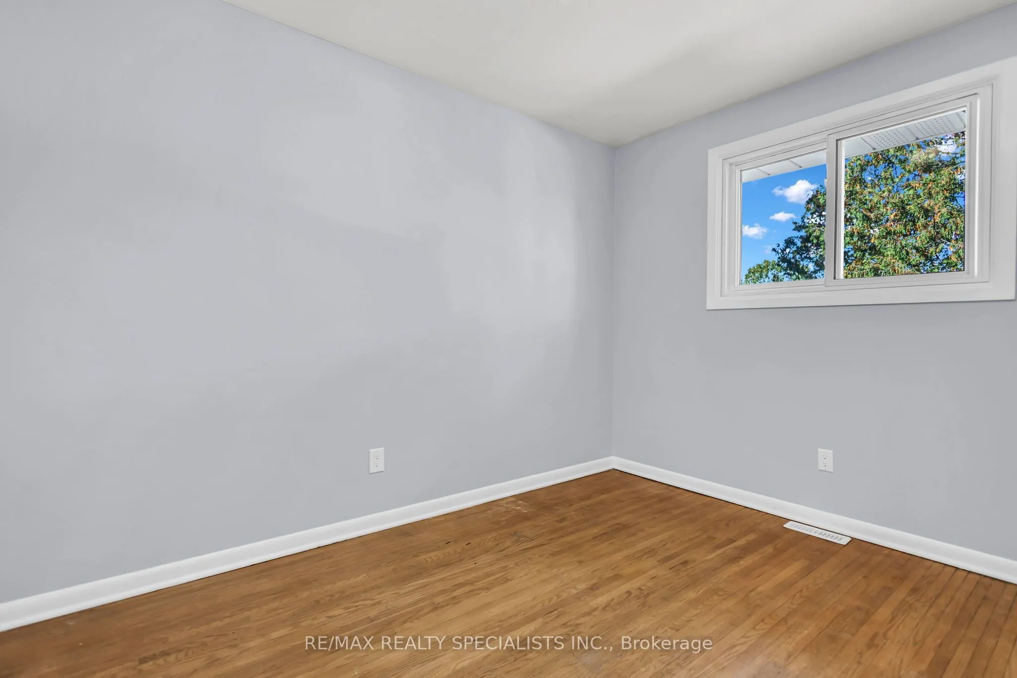 27 TOULON Crescent