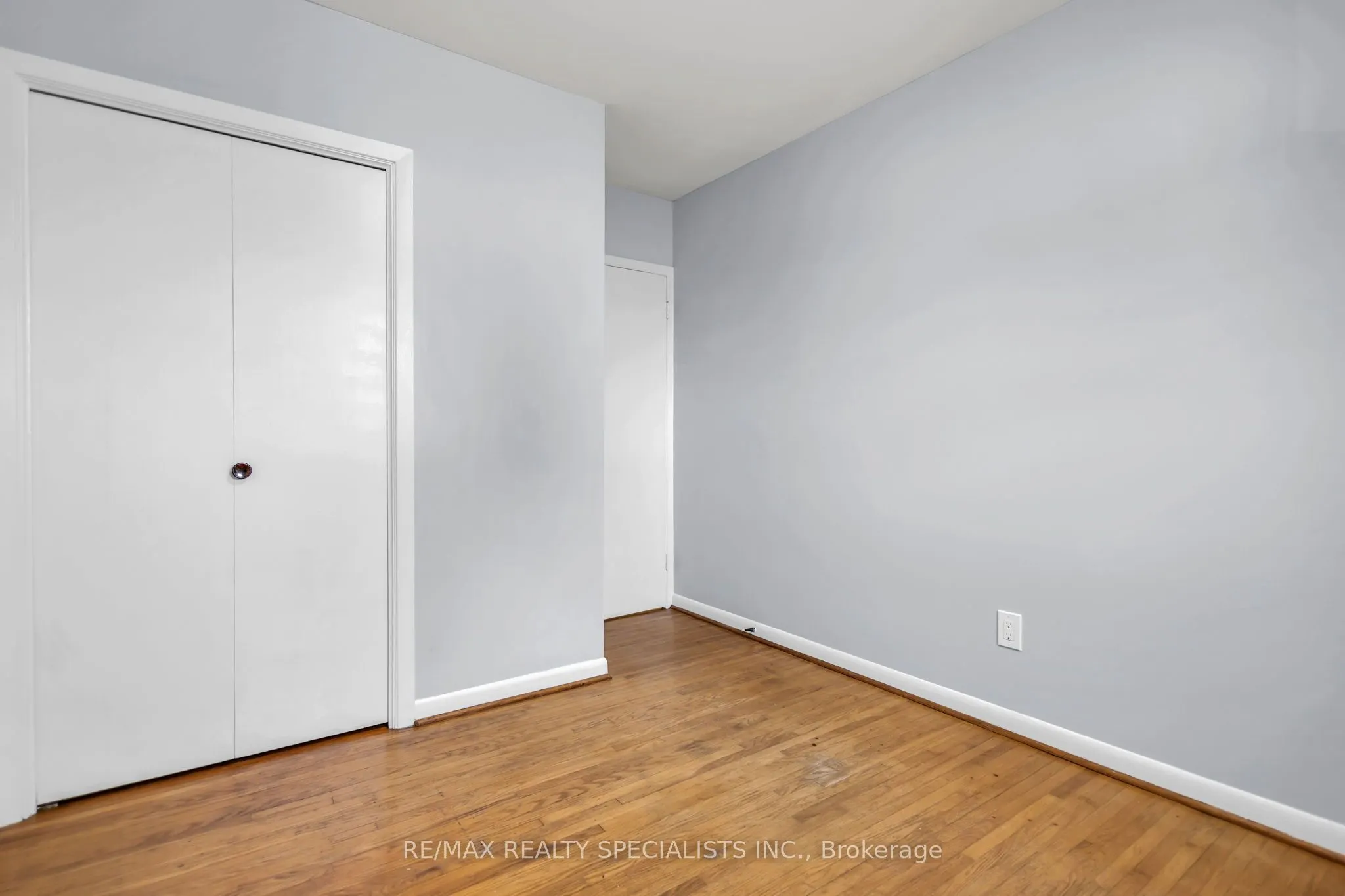 27 TOULON Crescent