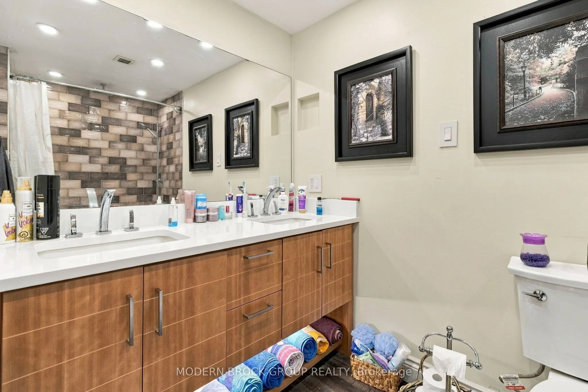 109 King Street E #902