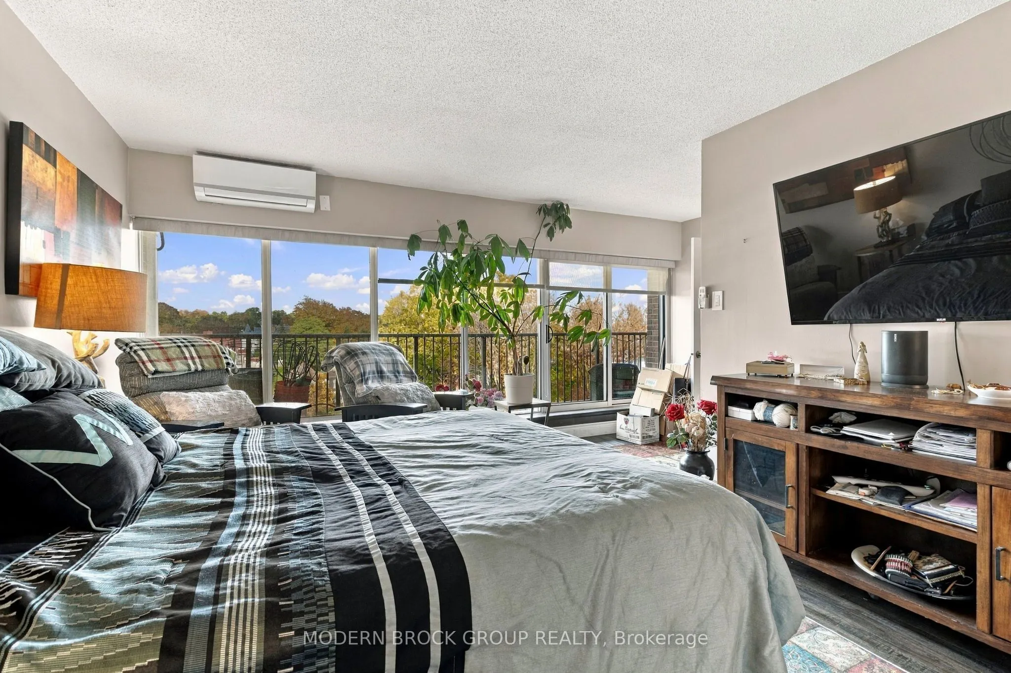 109 King Street E #902