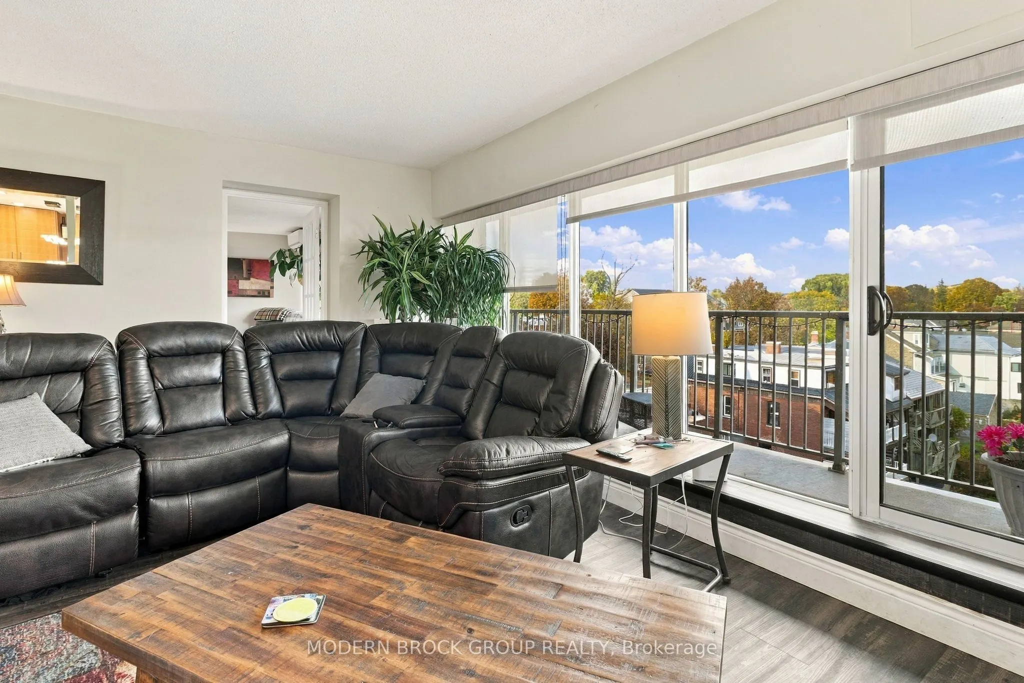 109 King Street E #902