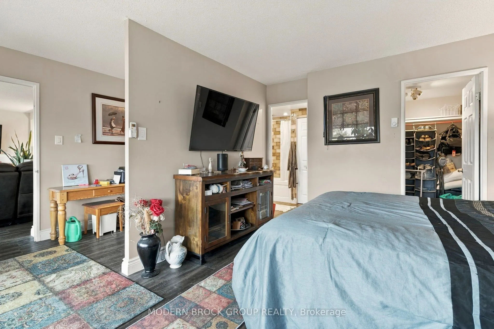 109 King Street E #902